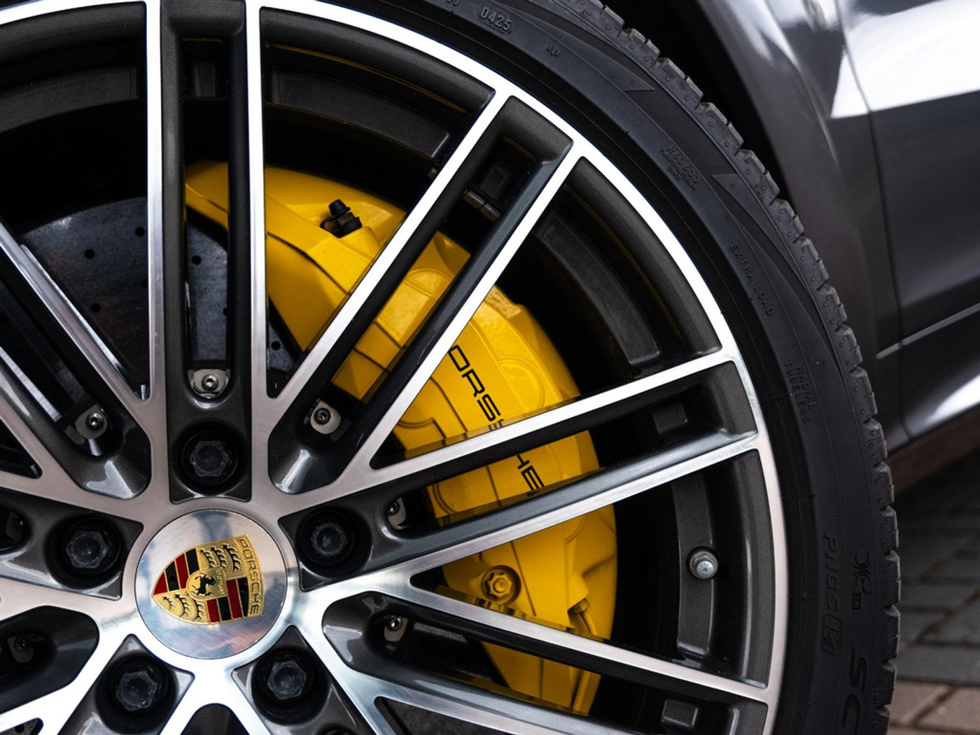 Foto van Porsche Cayenne Turbo S E-hybrid
