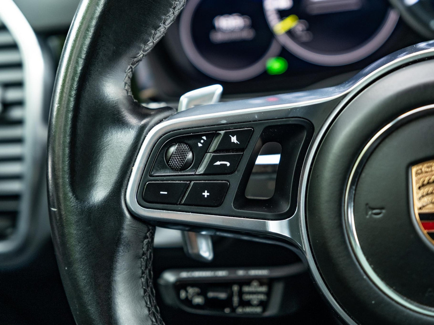 Foto van Porsche Cayenne Turbo S E-hybrid