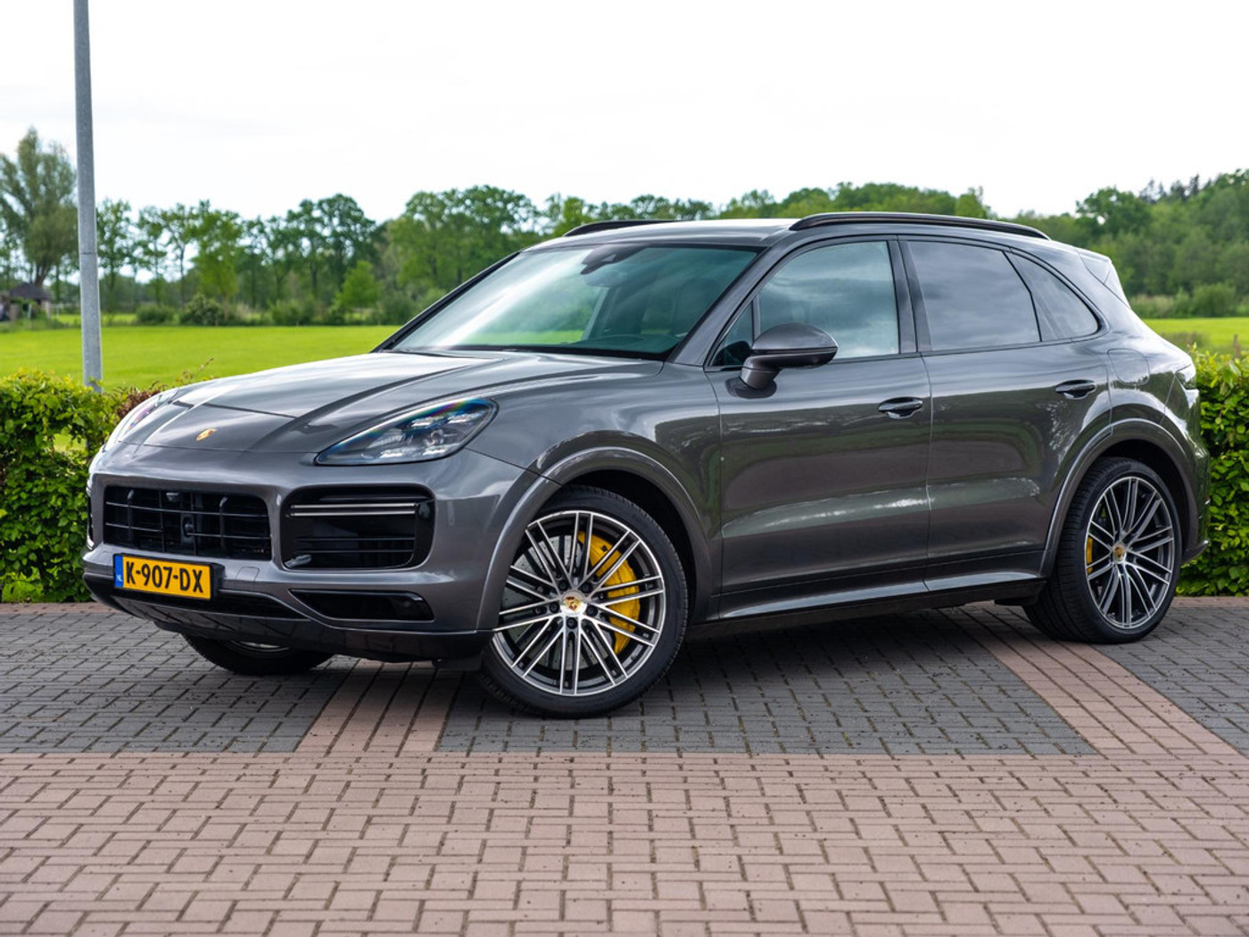 Foto van Porsche Cayenne Turbo S E-hybrid