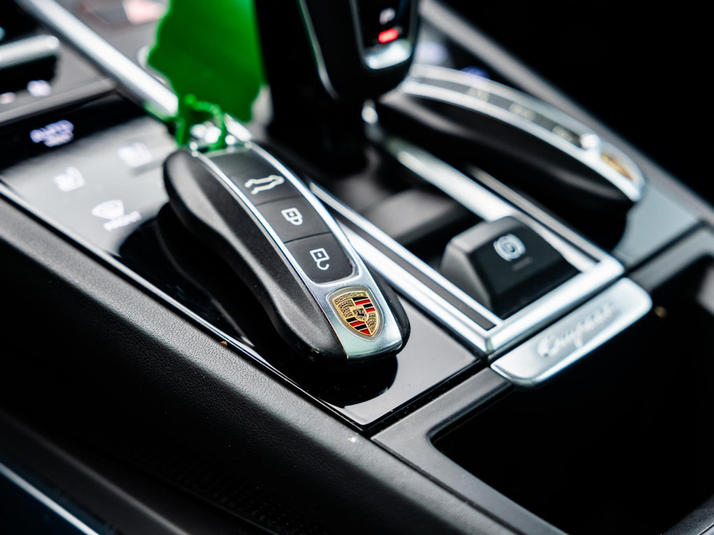 Foto van Porsche Cayenne Turbo S E-hybrid