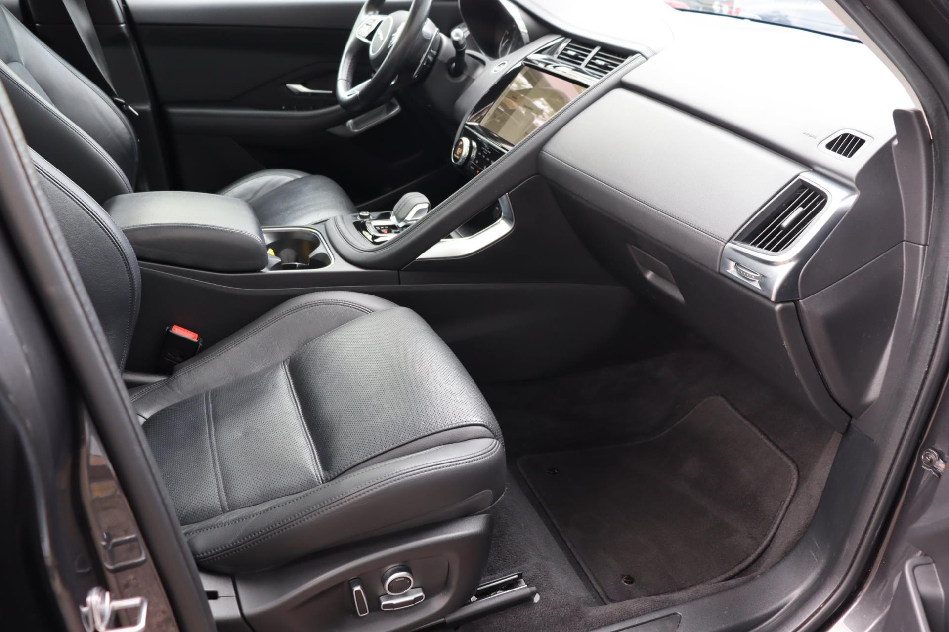Foto van Jaguar E-pace