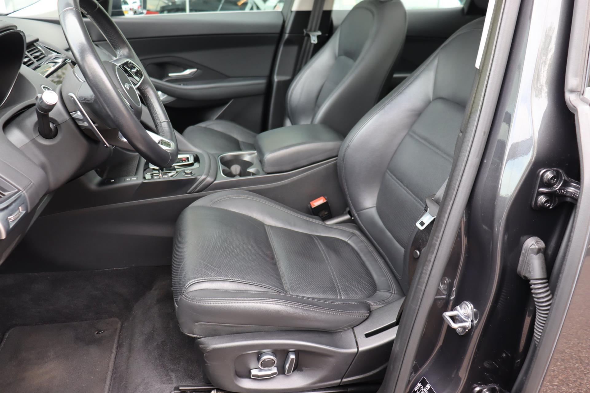 Foto van Jaguar E-pace