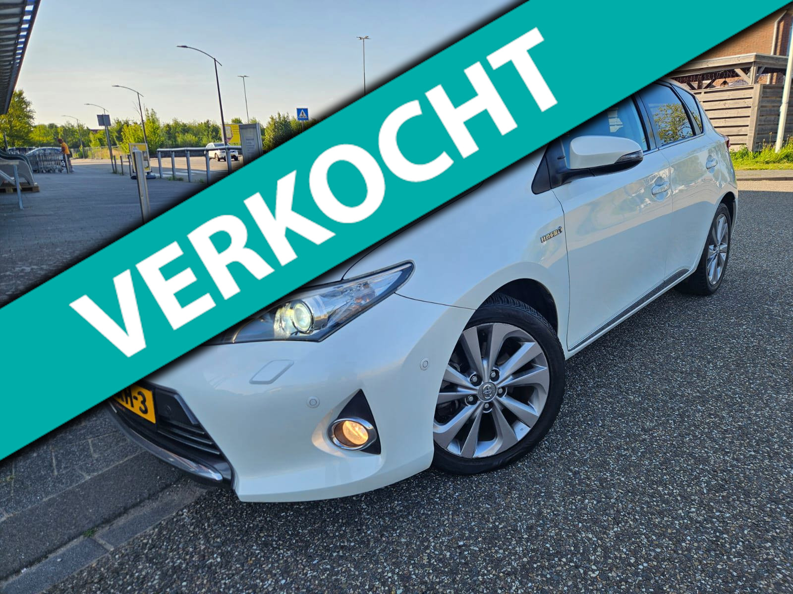 Toyota Toyota Auris 1.8 Hybrid Lease Pro GARANTIE 2013 - voorkant