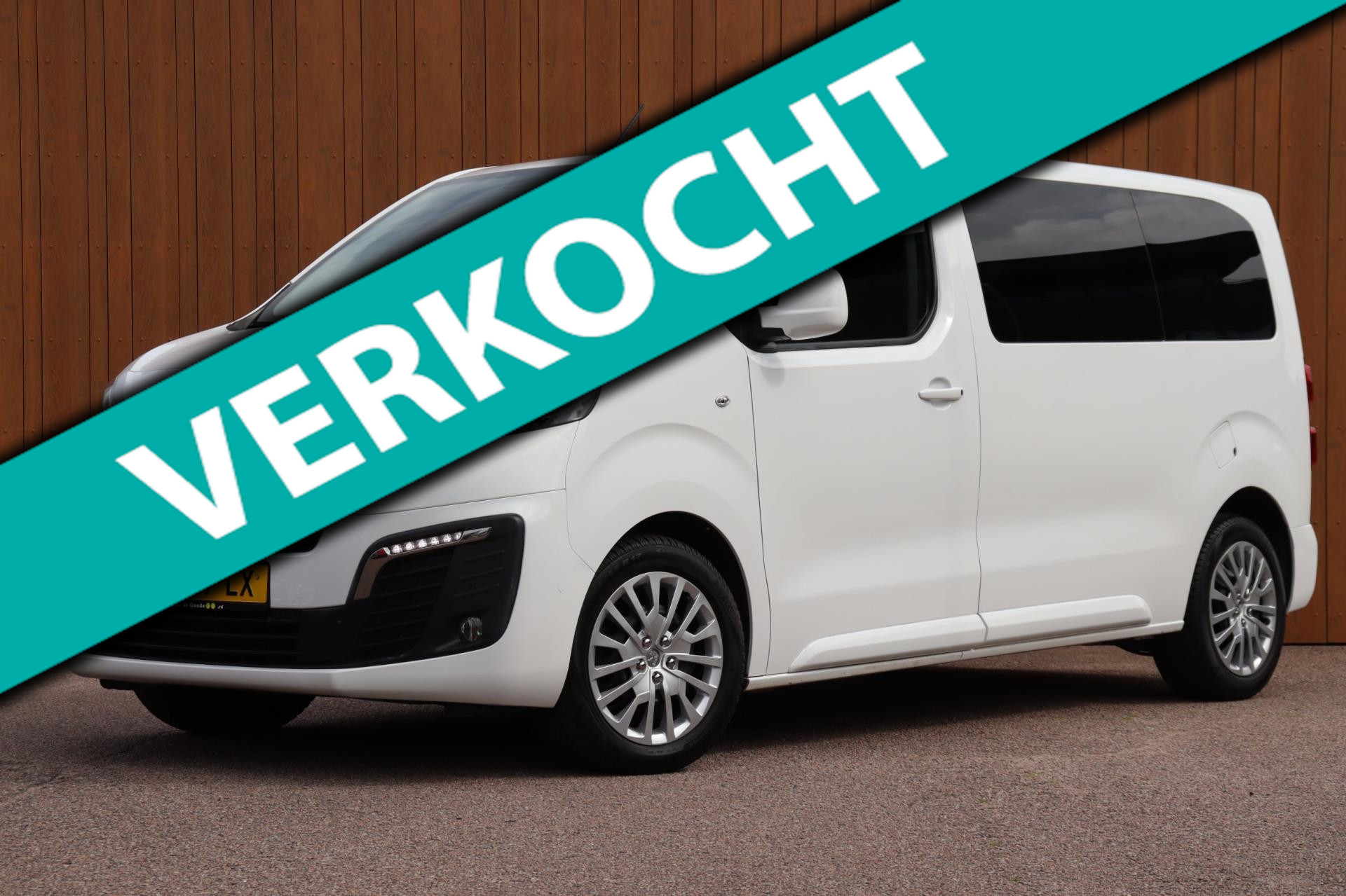 Peugeot Traveller 2.0 BlueHDi 180 Bus. 9-persoons org.NL 39.940,- incl.btw/bpm 2021 - voorkant