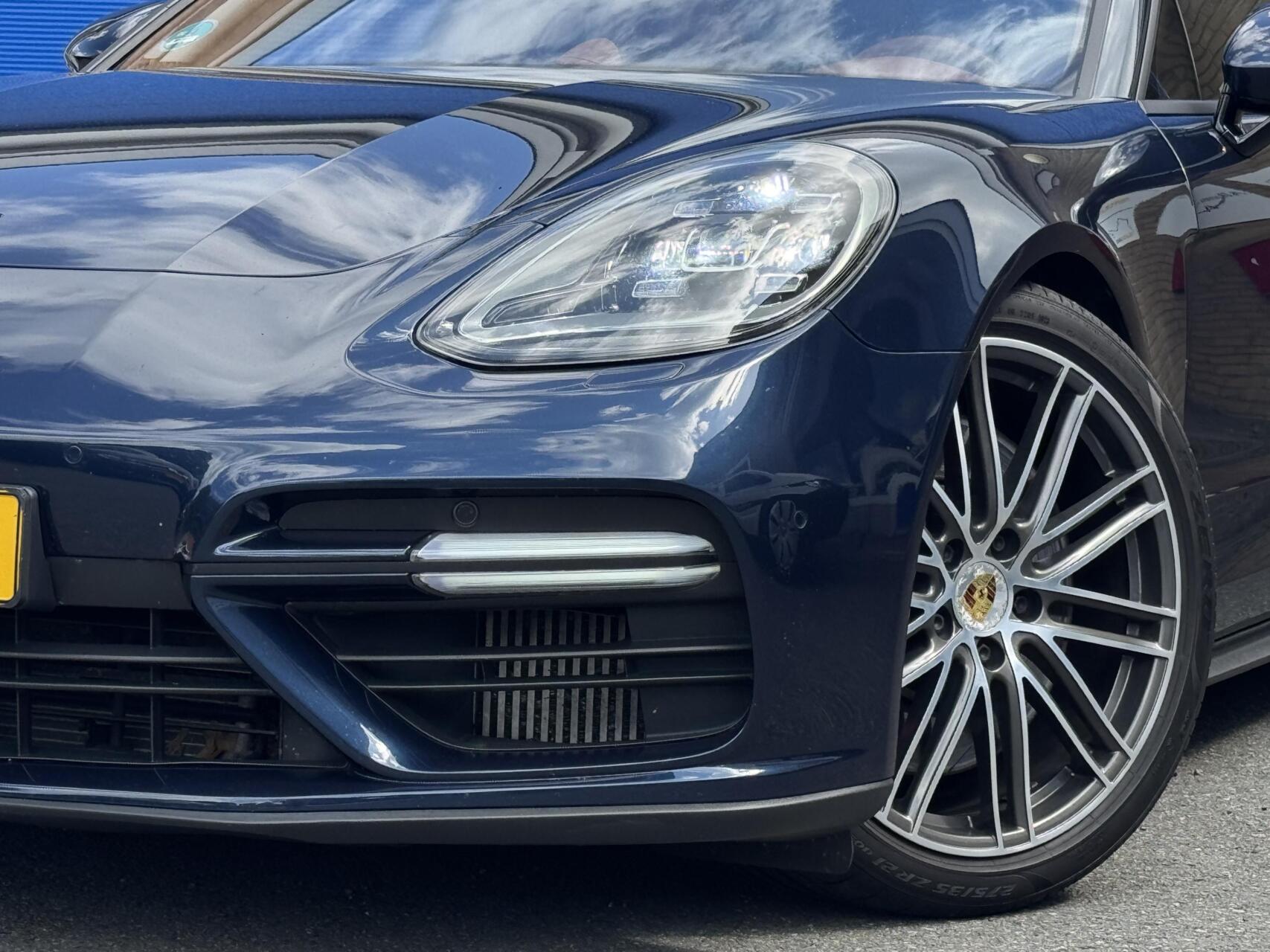 Foto van Porsche Panamera Turbo