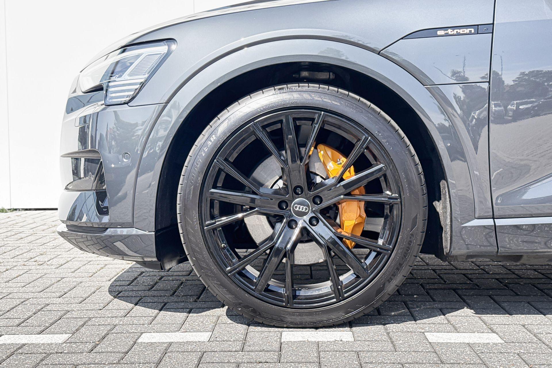 Foto van Audi E-tron 55