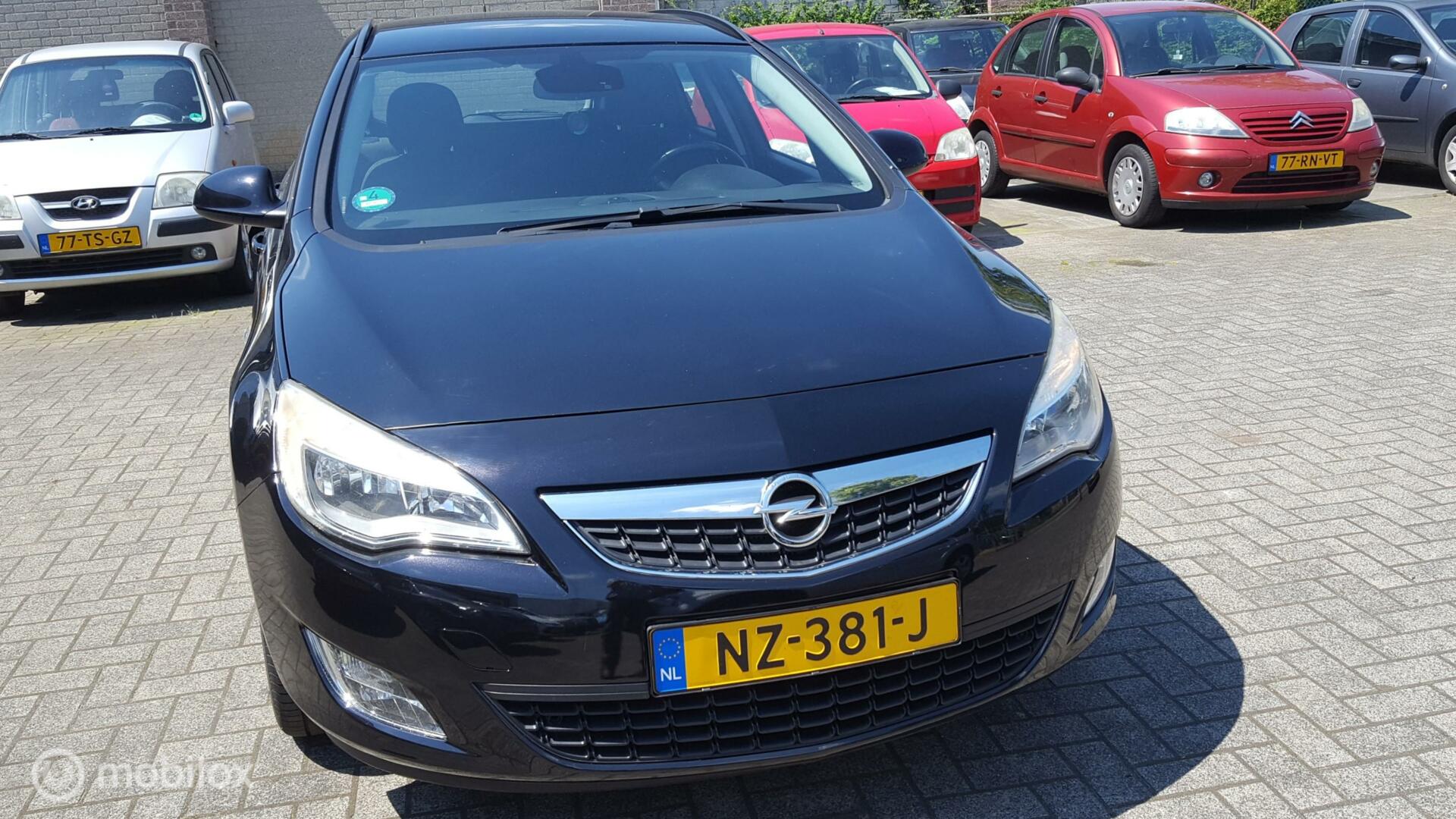 Opel Astra Sports Tourer 1.4 Turbo Edition, Airco 2011 - voorkant