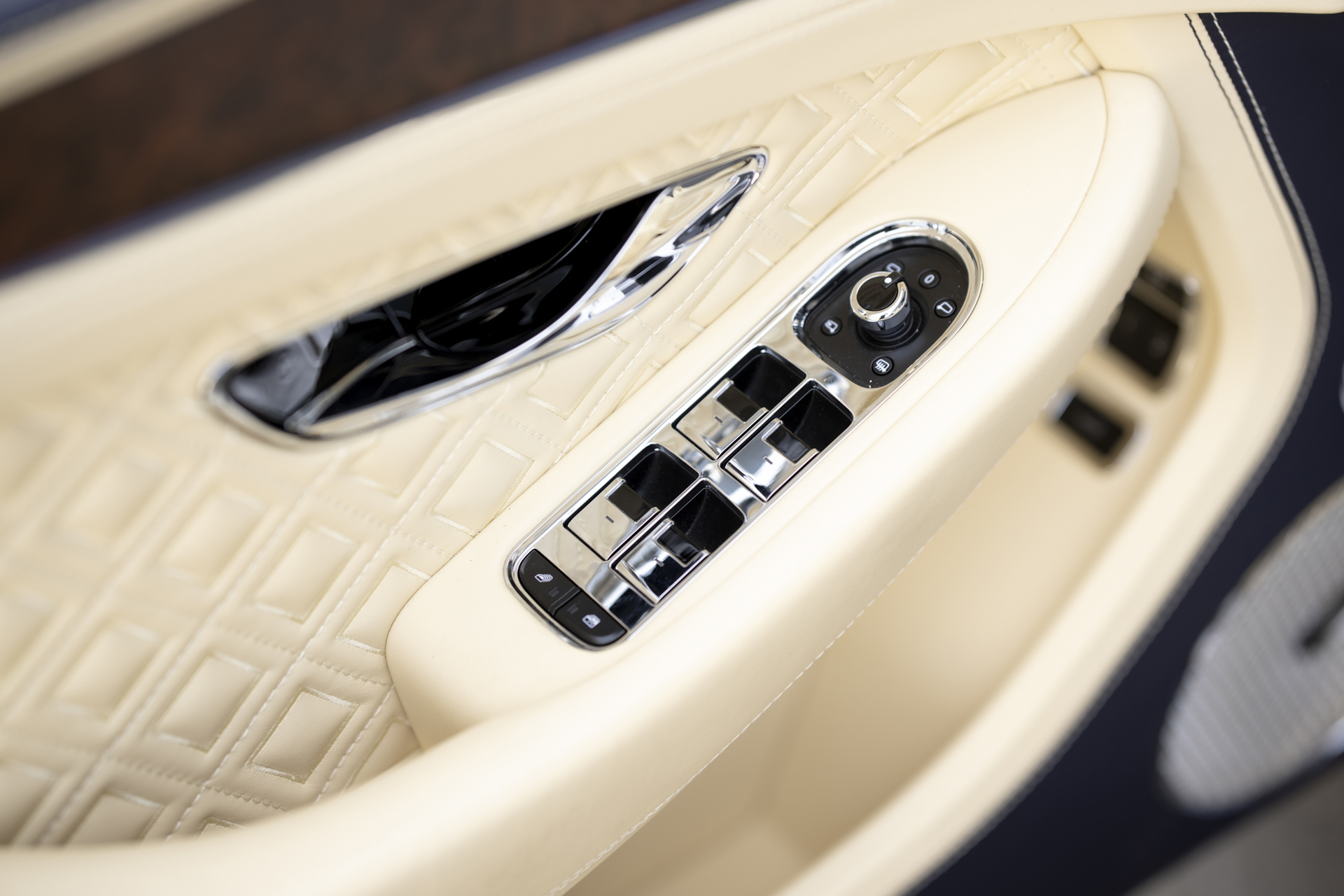 Foto van Bentley Continental GT V8 Convertible