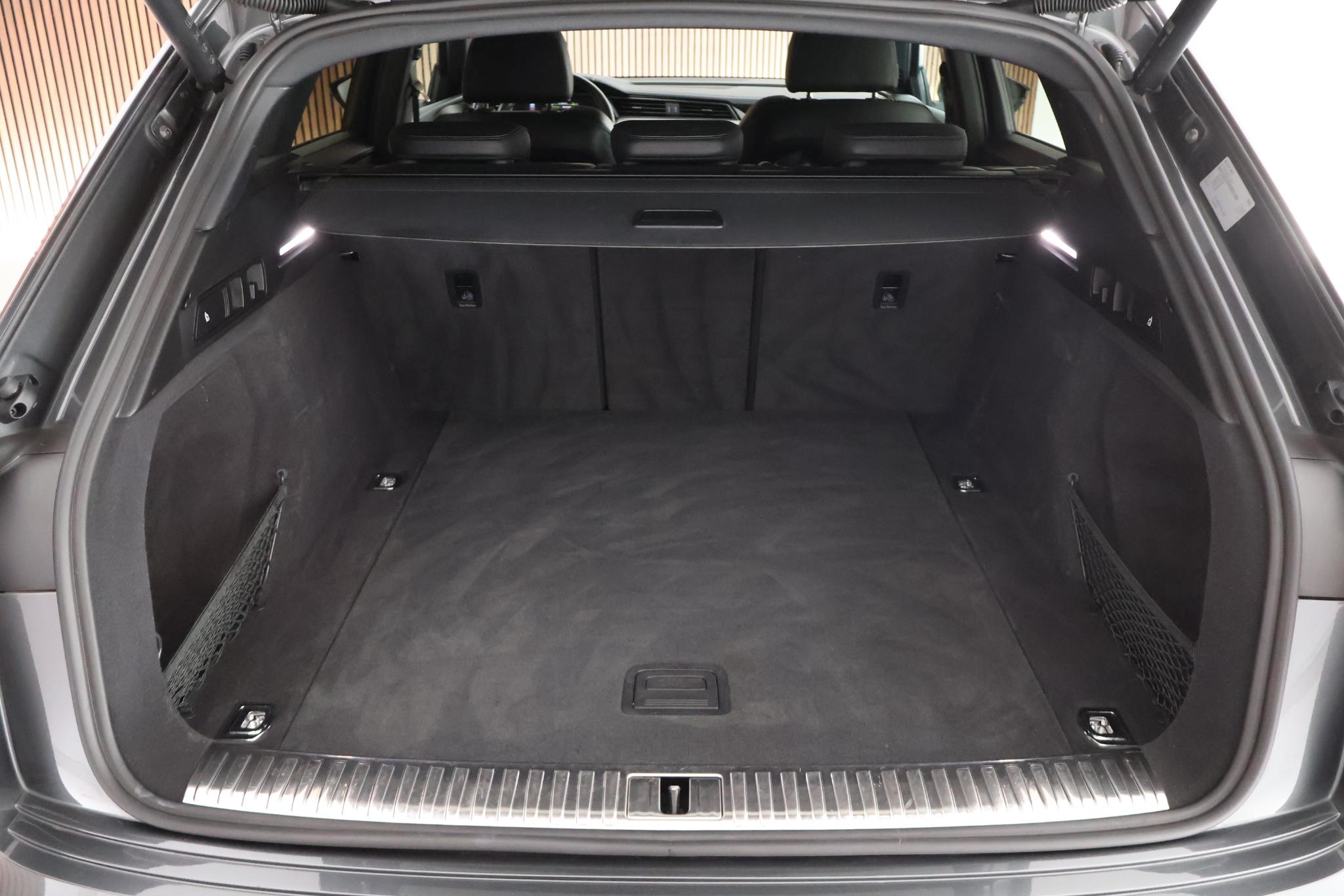 Foto van Audi E-tron 55