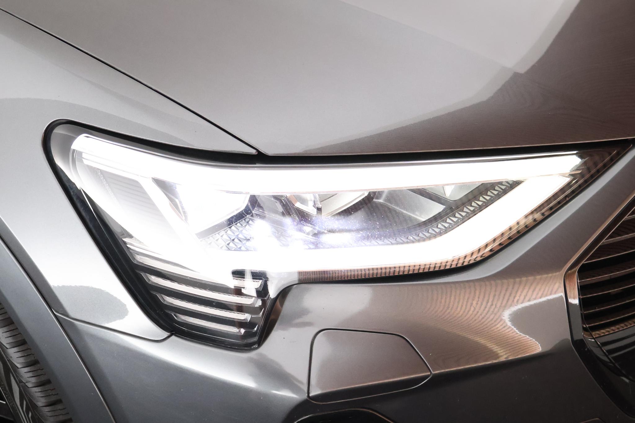 Foto van Audi E-tron 55