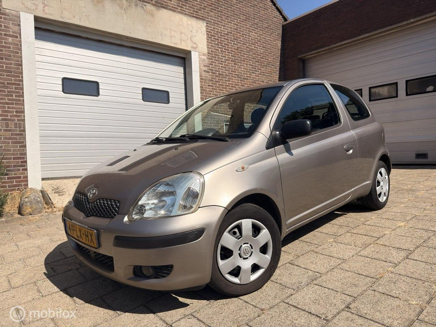 Toyota Yaris 1.3 VVT-i Luna 2003 - voorkant