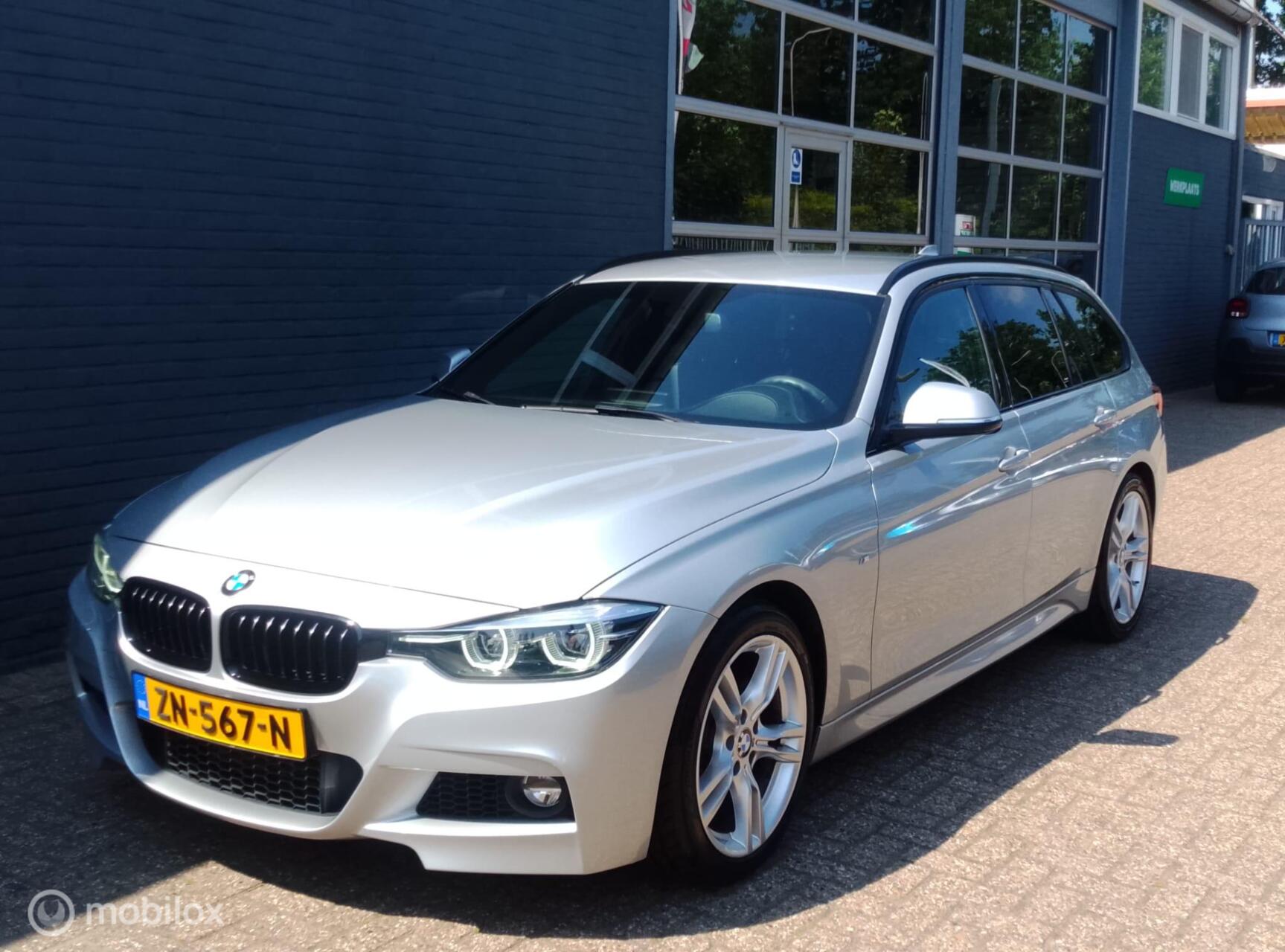 BMW 318i 318i M Sport Edition /ShadowLine 2019 - voorkant