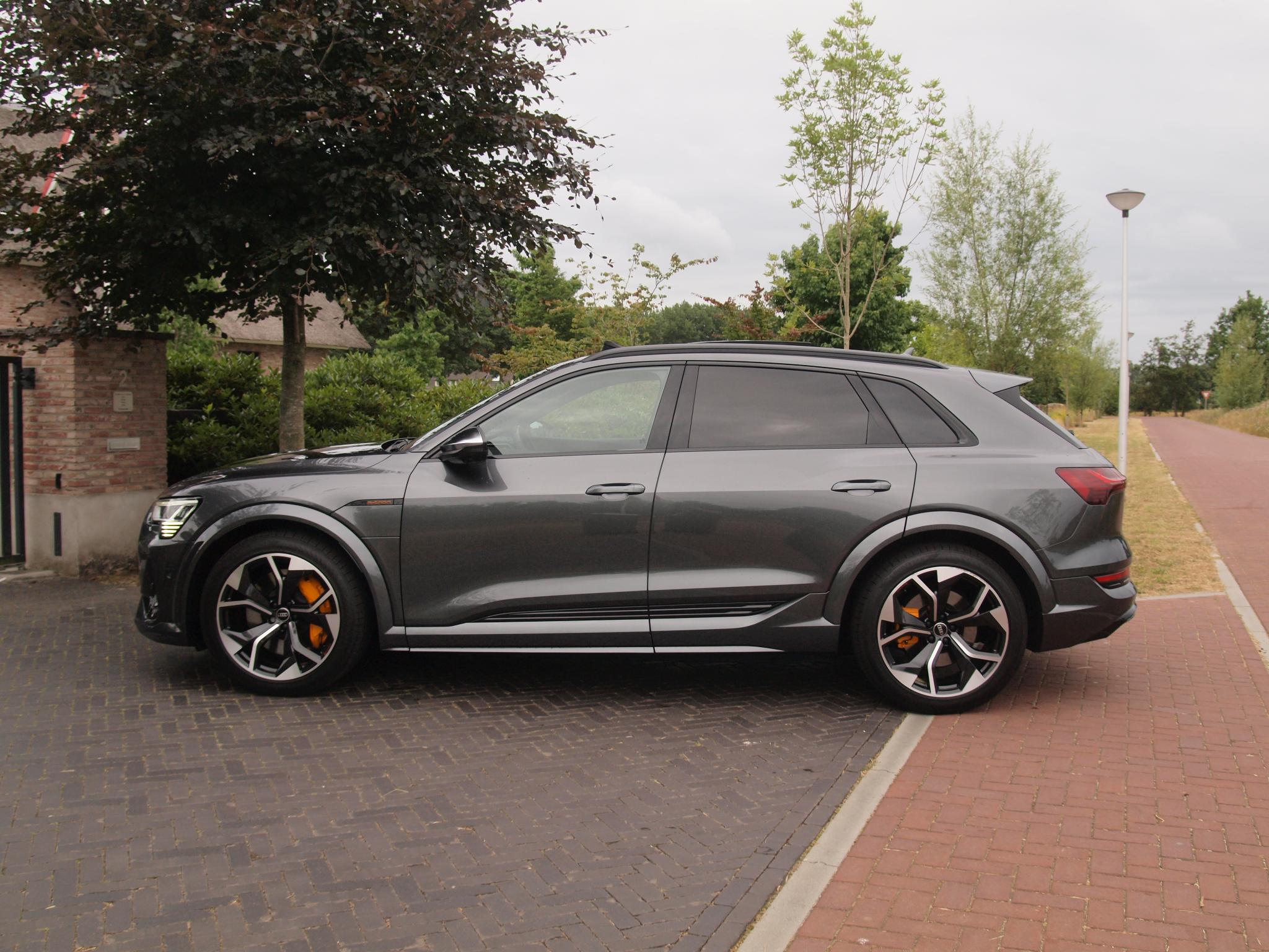 Foto van Audi E-tron S