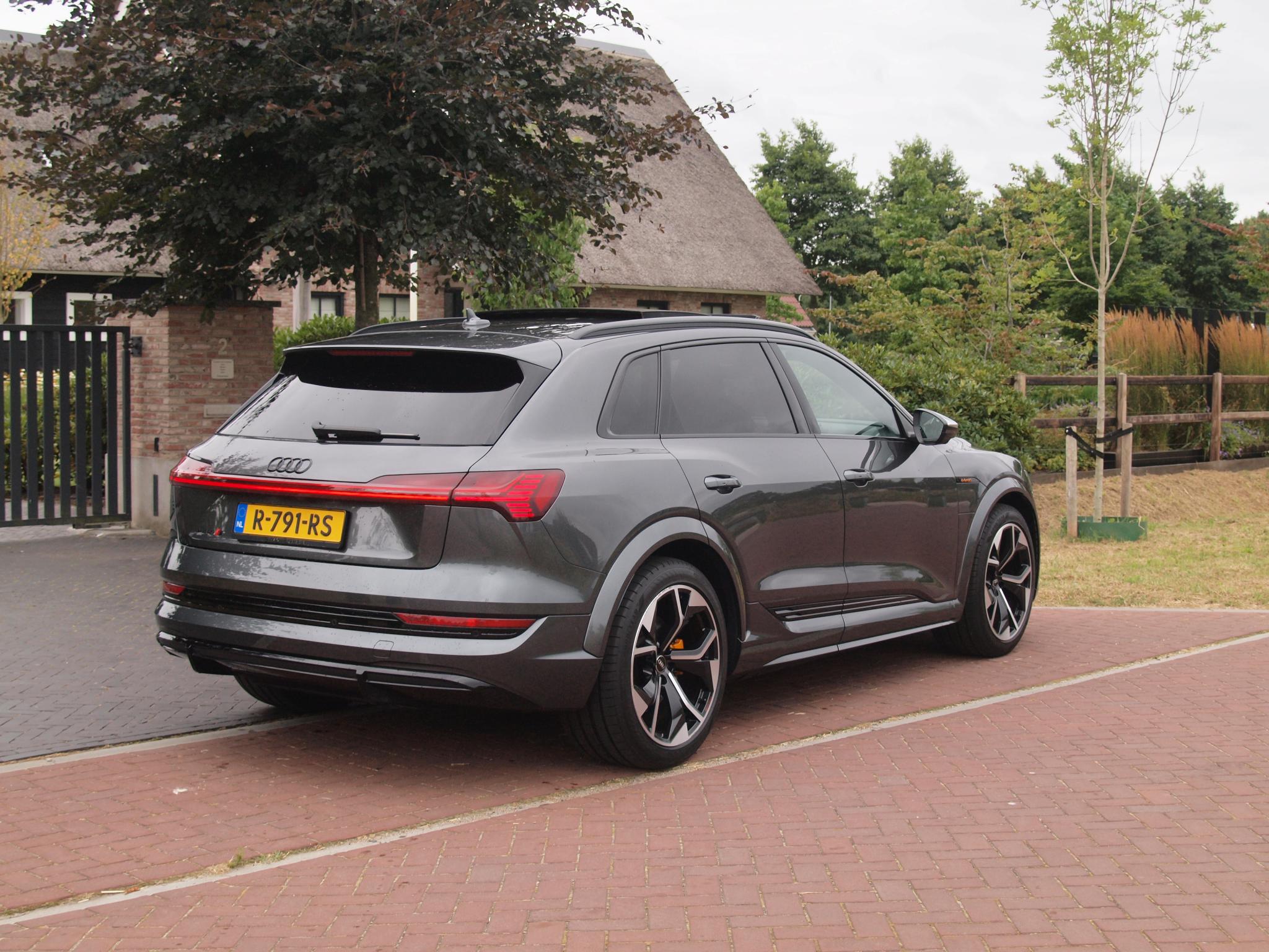 Foto van Audi E-tron S