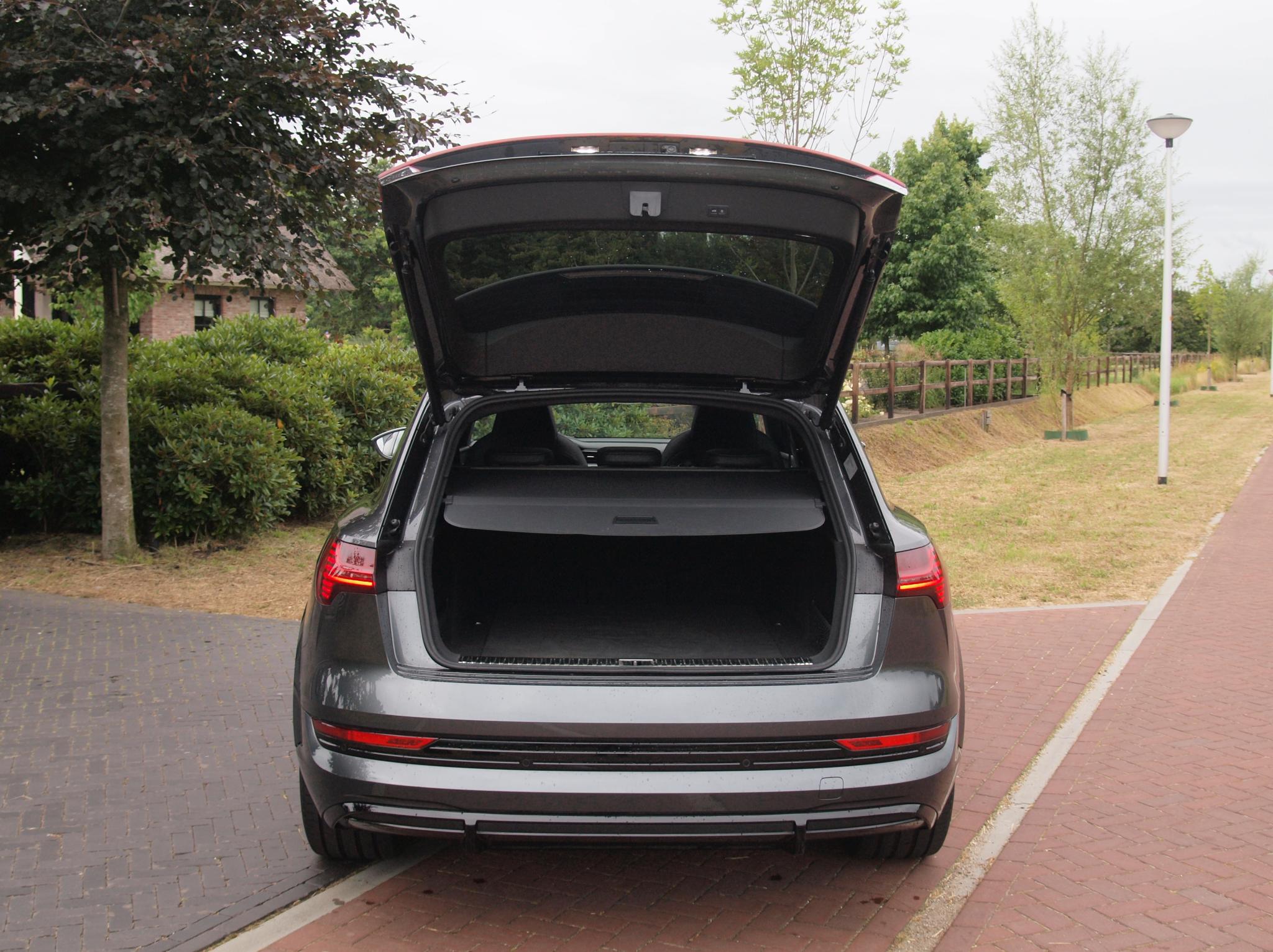 Foto van Audi E-tron S