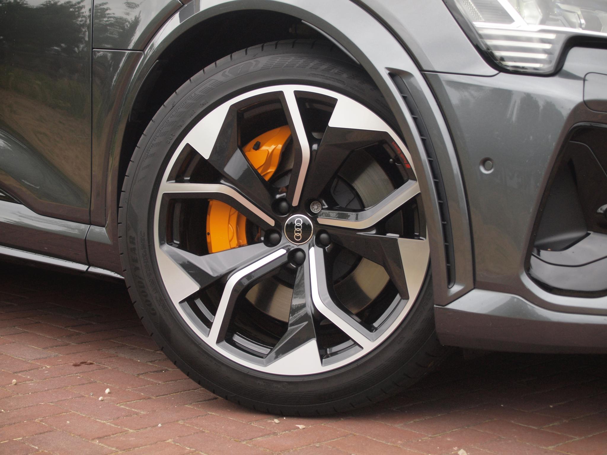 Foto van Audi E-tron S