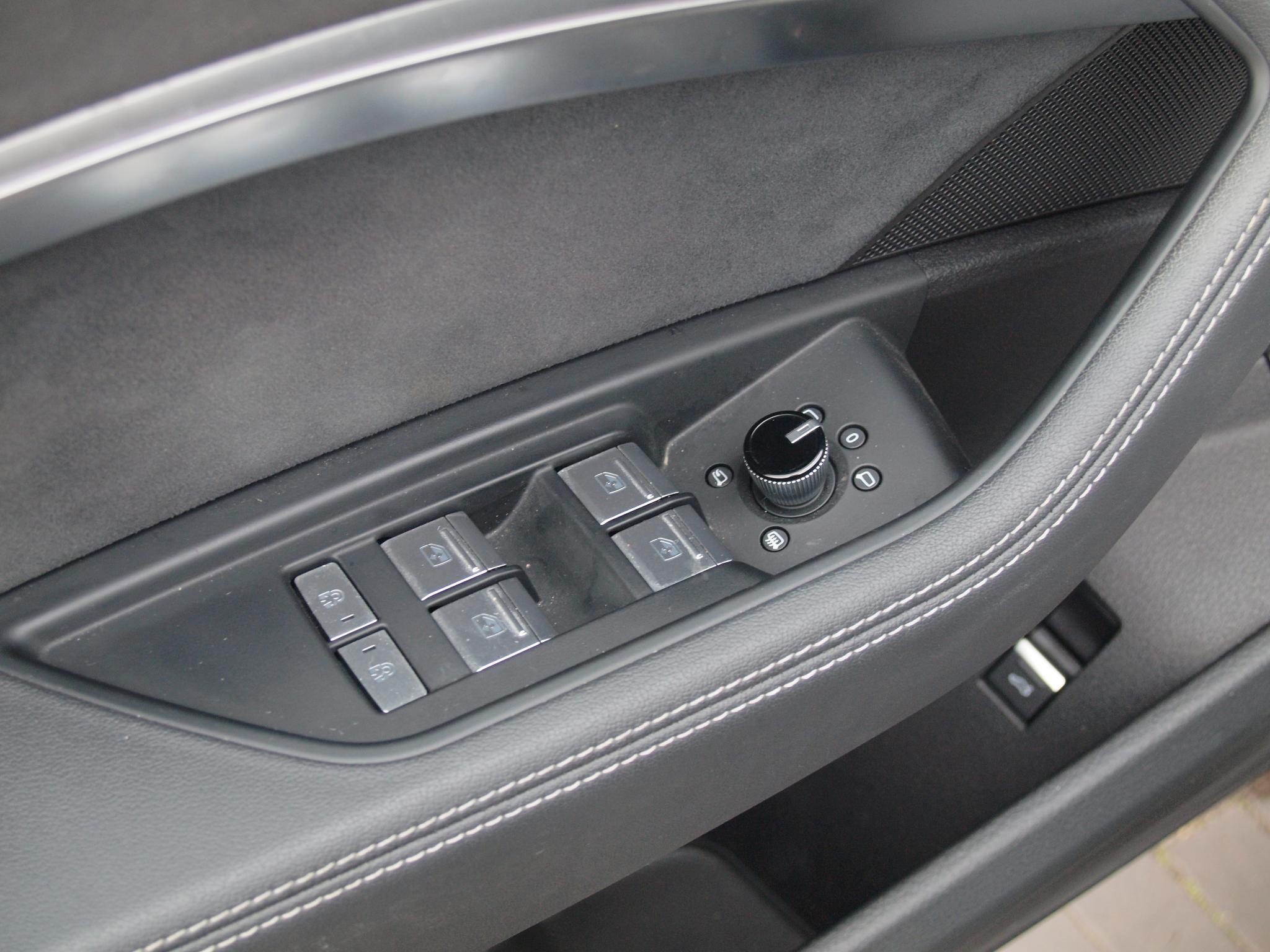 Foto van Audi E-tron S