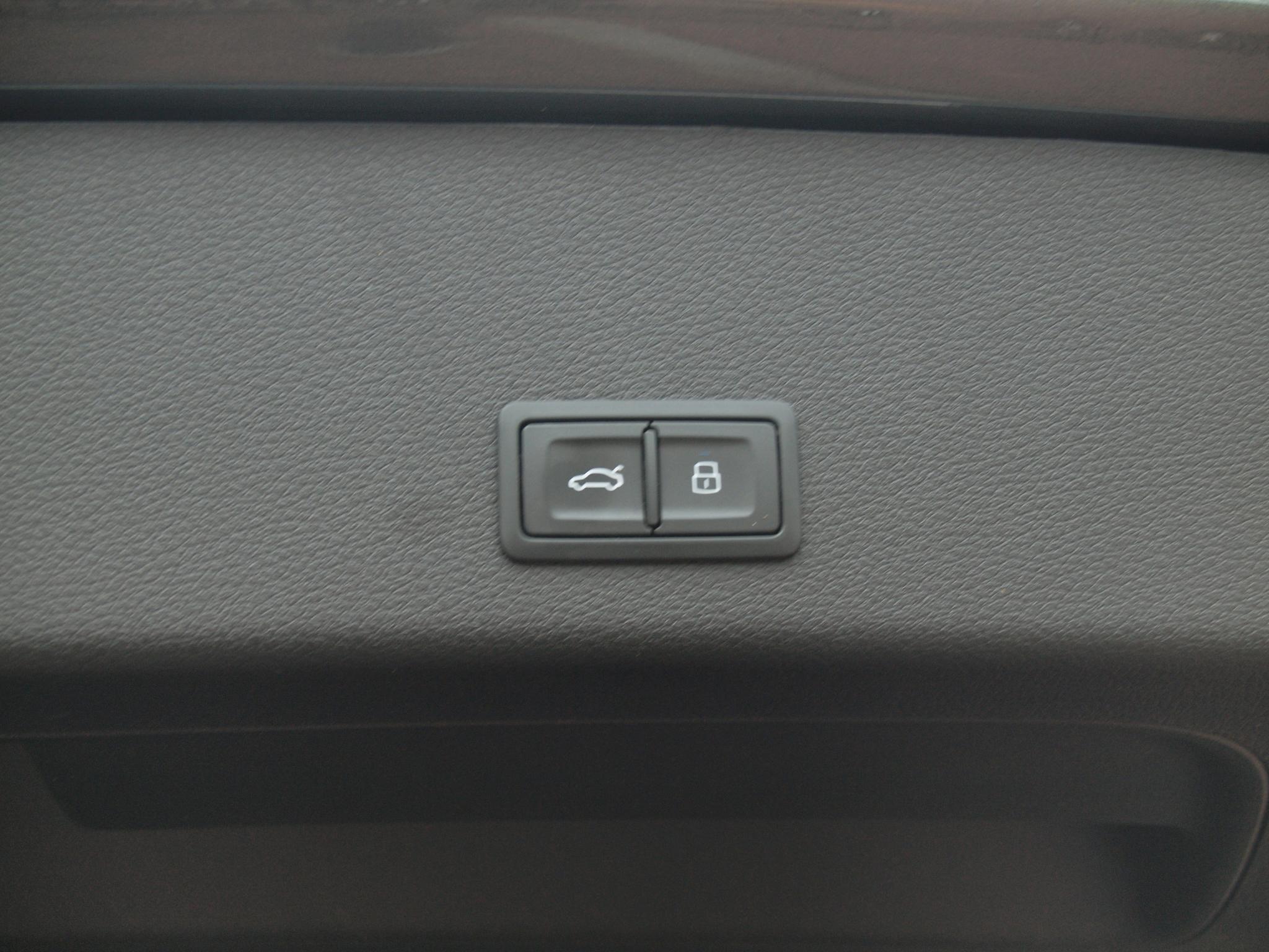 Foto van Audi E-tron S