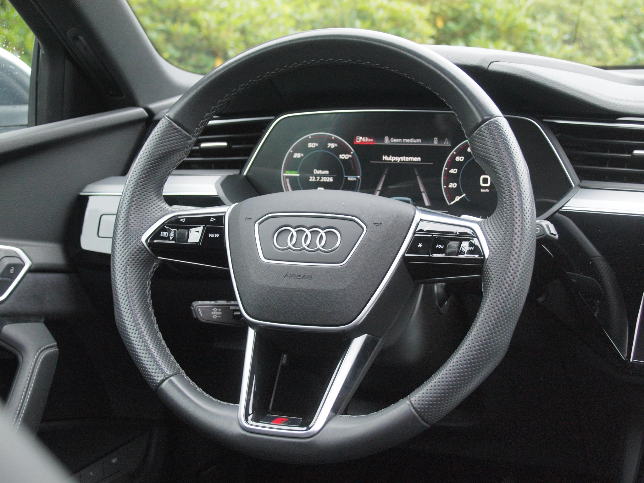 Foto van Audi E-tron S
