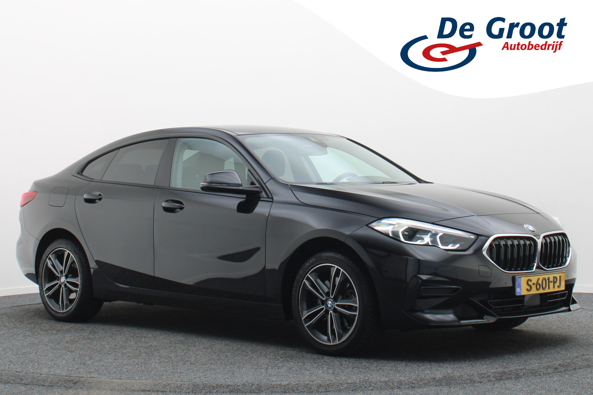 BMW 2 Serie 218i Introduction Edition 2023 - voorkant