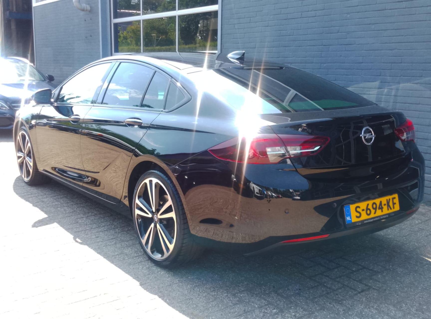 Foto van Opel Insignia Grand Sport
