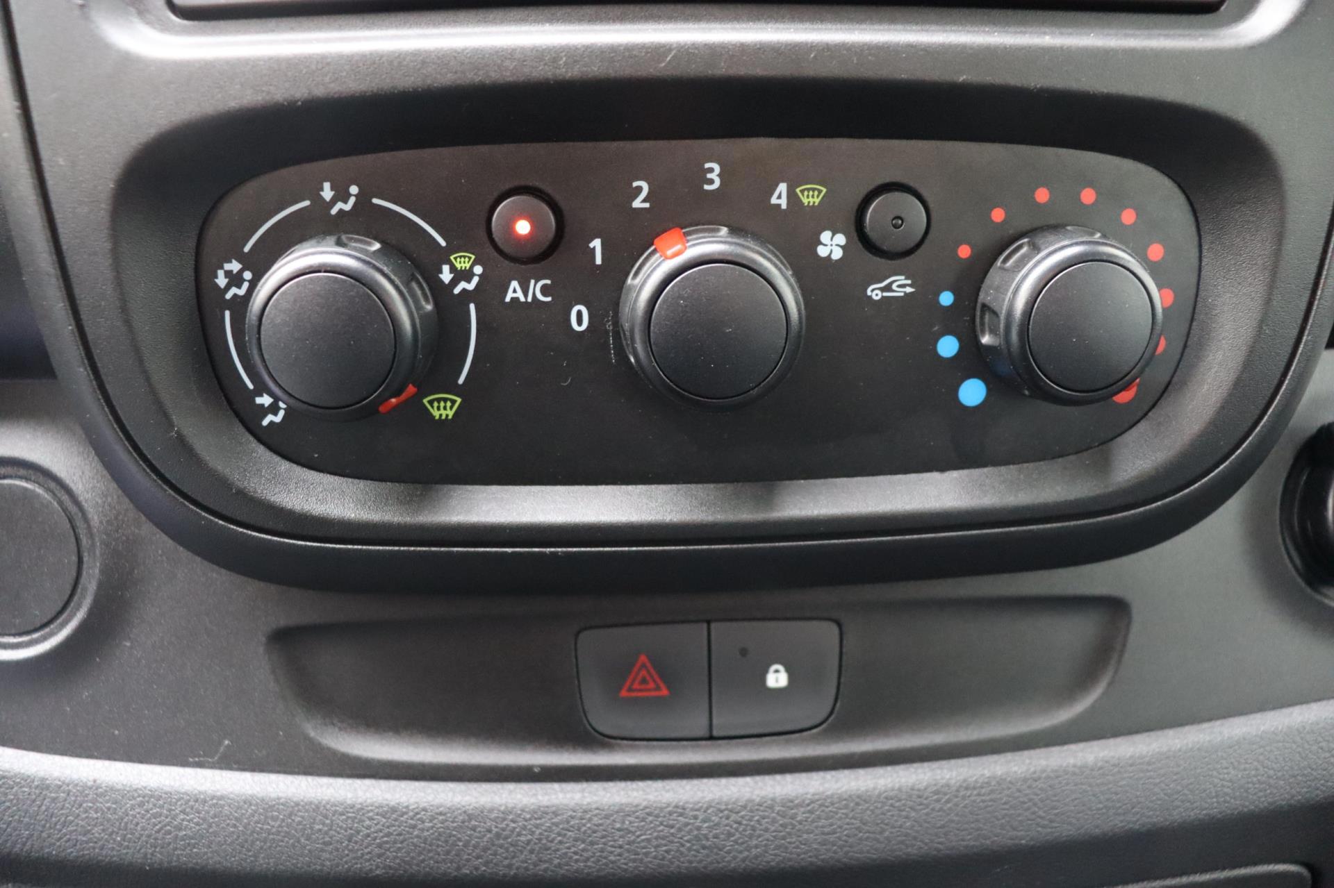Foto van Opel Vivaro-b