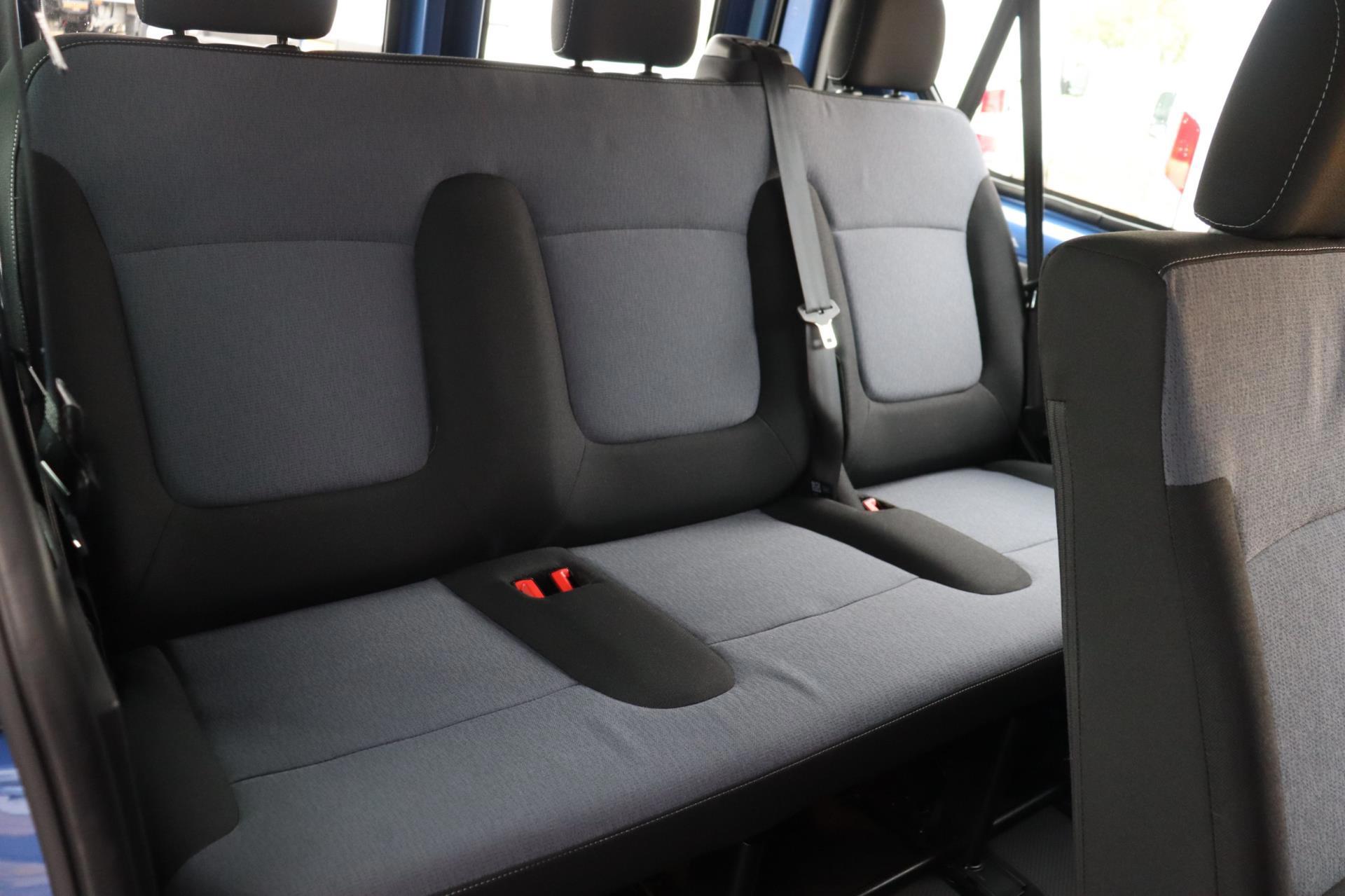 Foto van Opel Vivaro-b