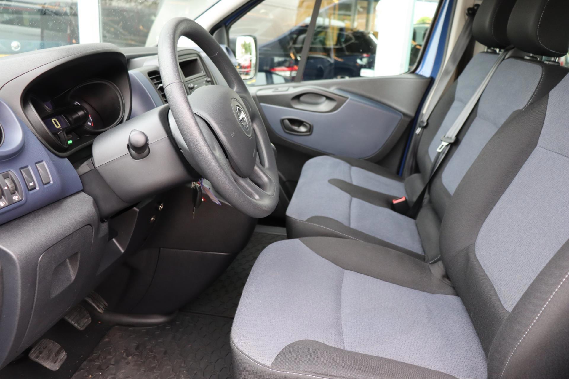 Foto van Opel Vivaro-b
