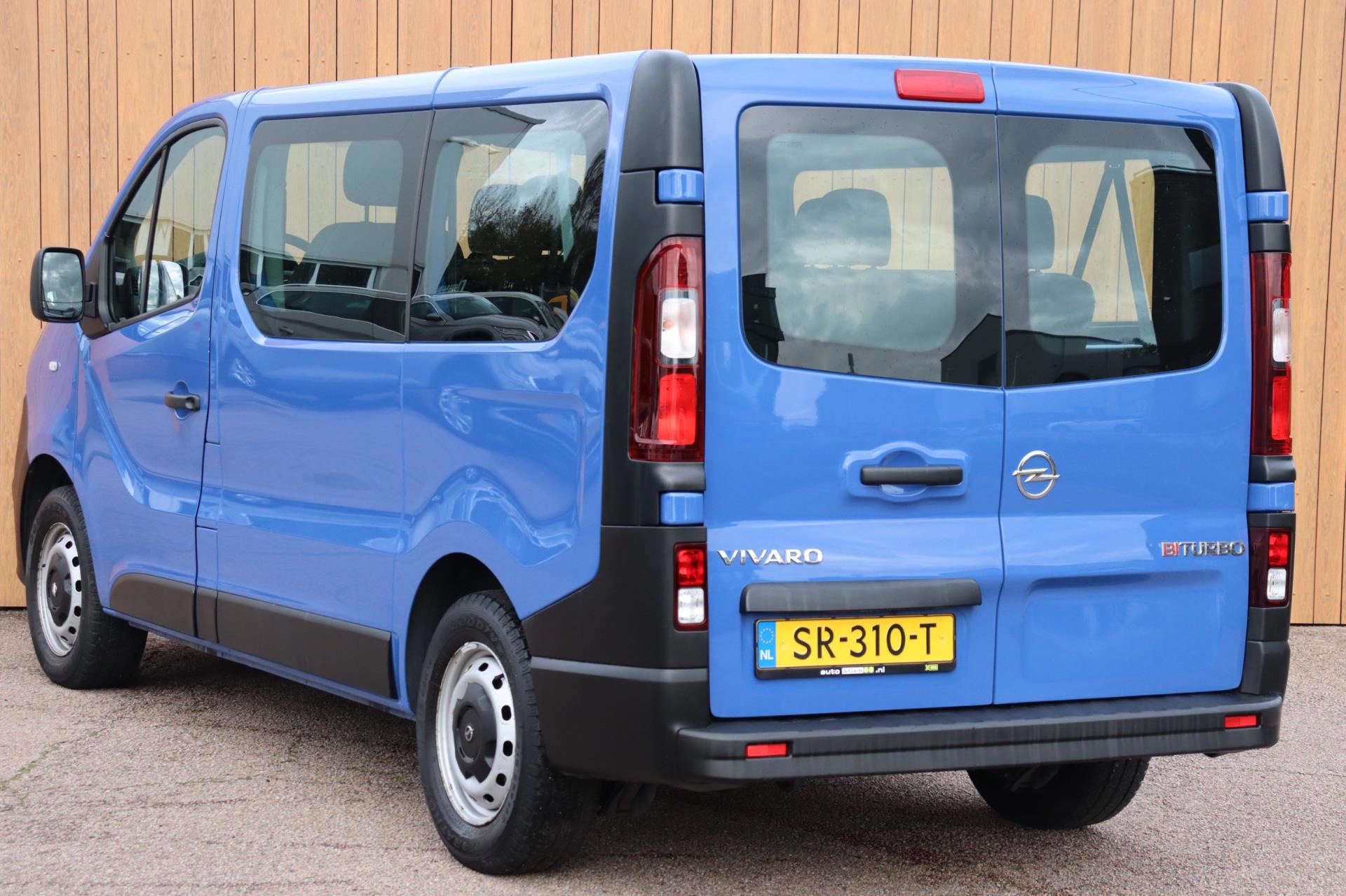 Foto van Opel Vivaro-b