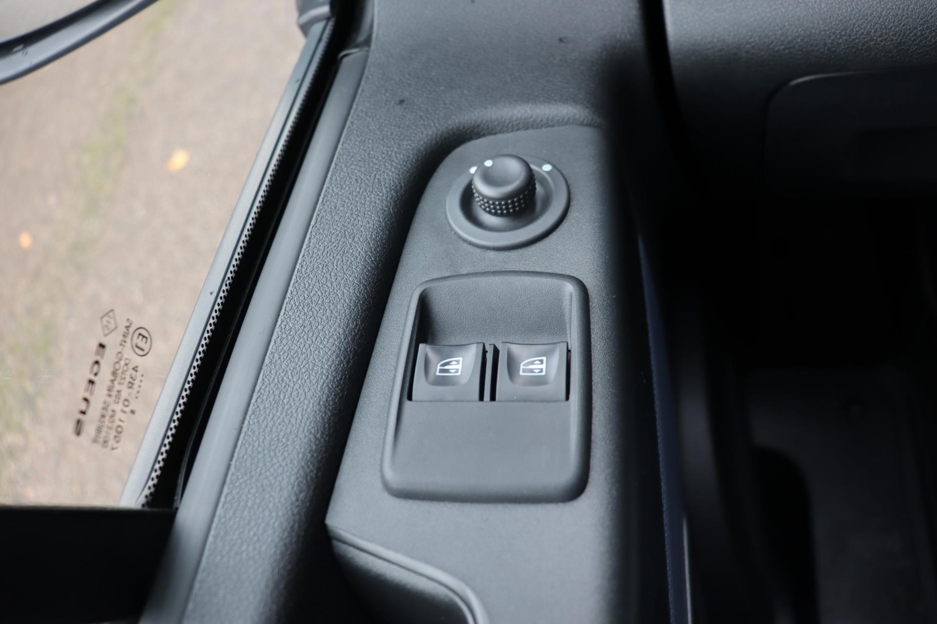 Foto van Opel Vivaro-b