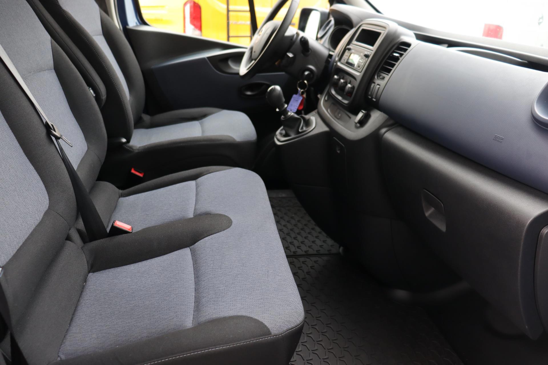 Foto van Opel Vivaro-b