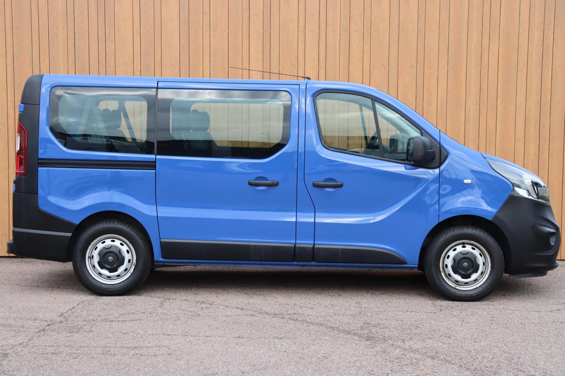 Foto van Opel Vivaro-b