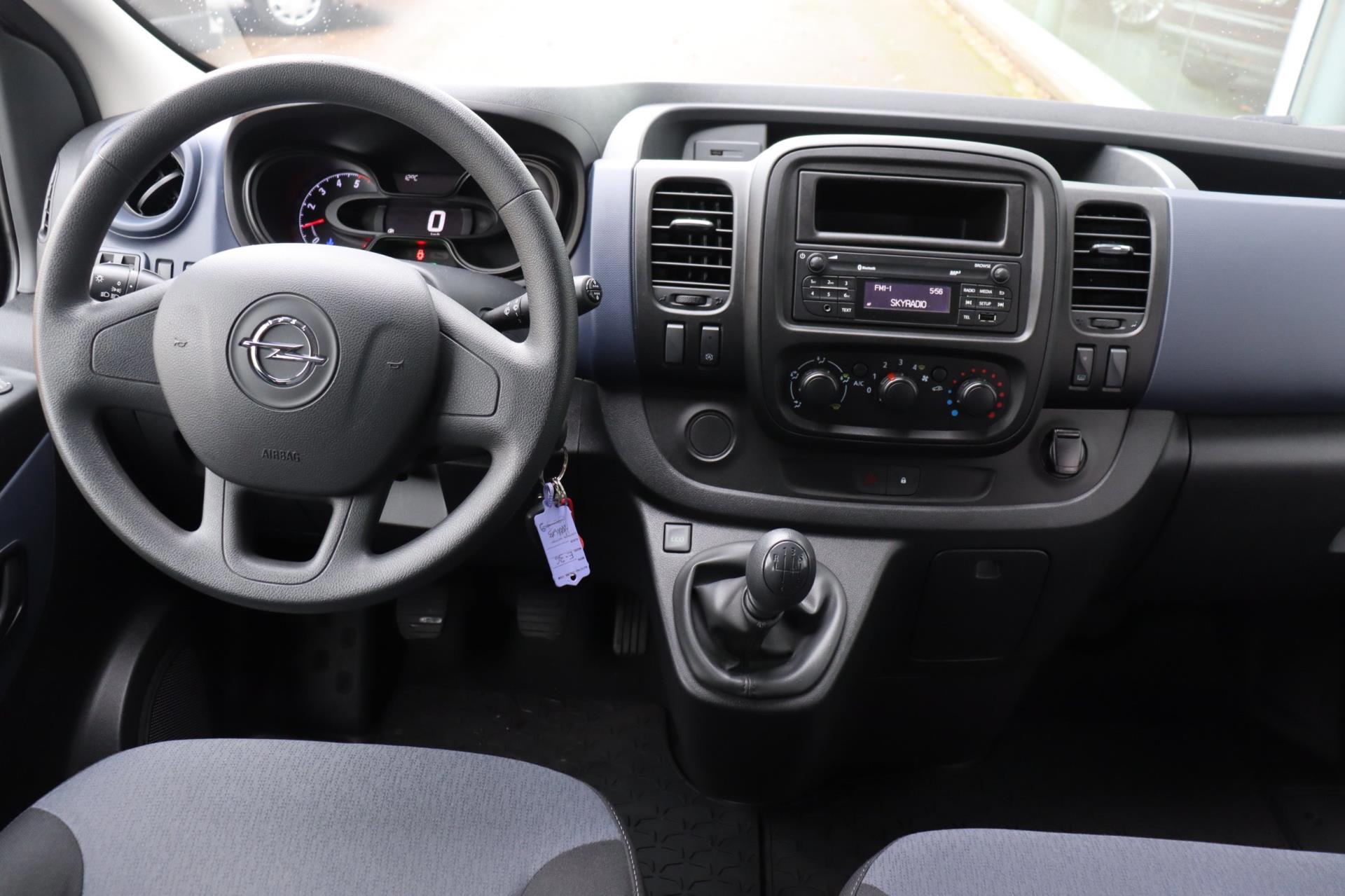Foto van Opel Vivaro-b