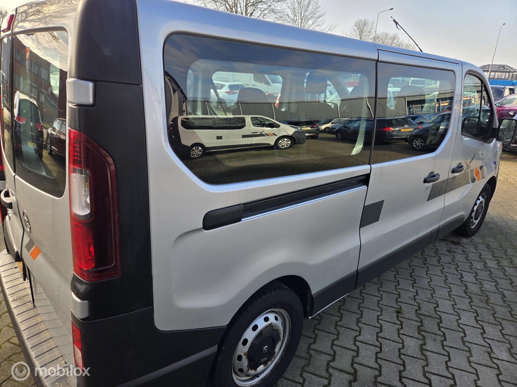 Foto van Opel Vivaro-b