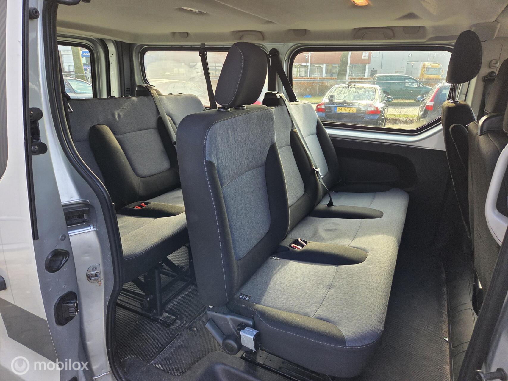 Foto van Opel Vivaro-b