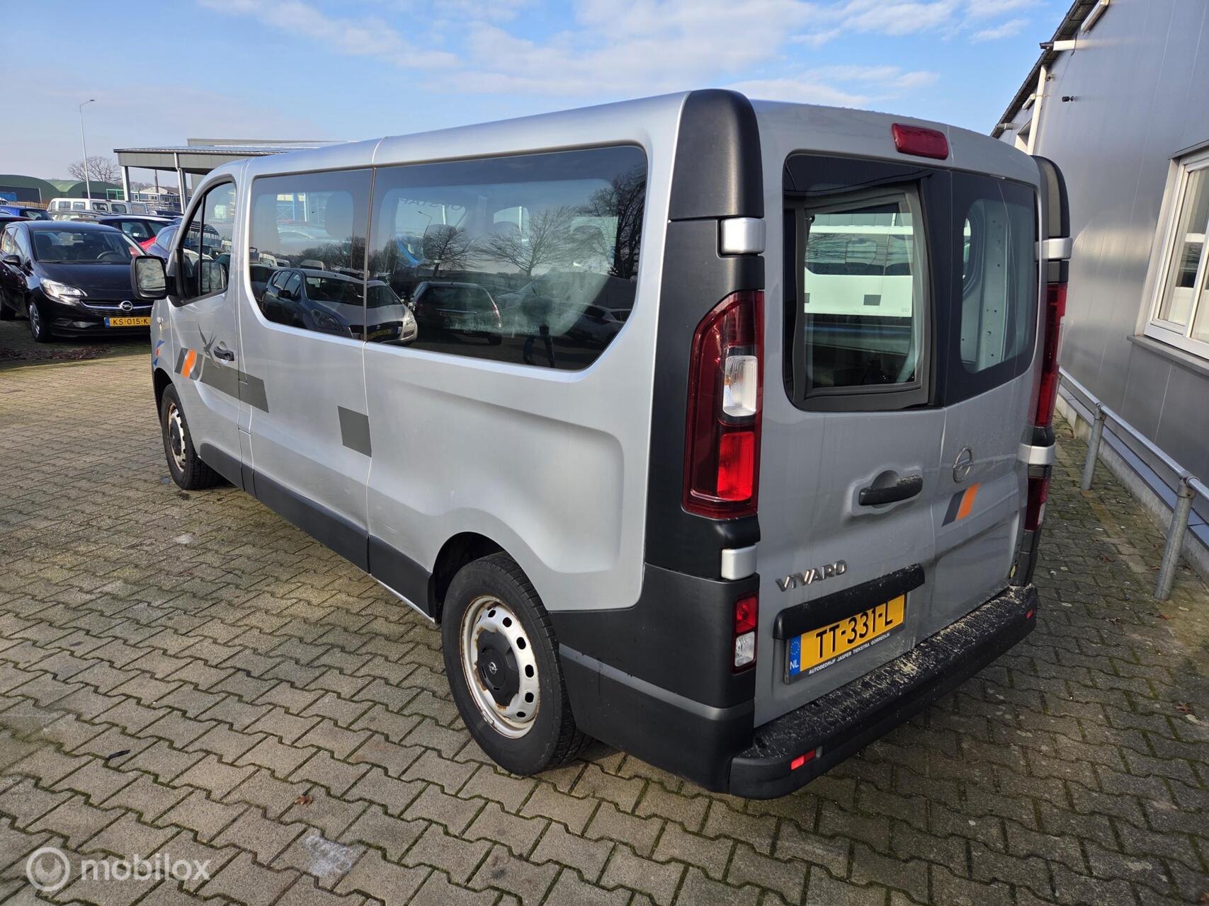 Foto van Opel Vivaro-b