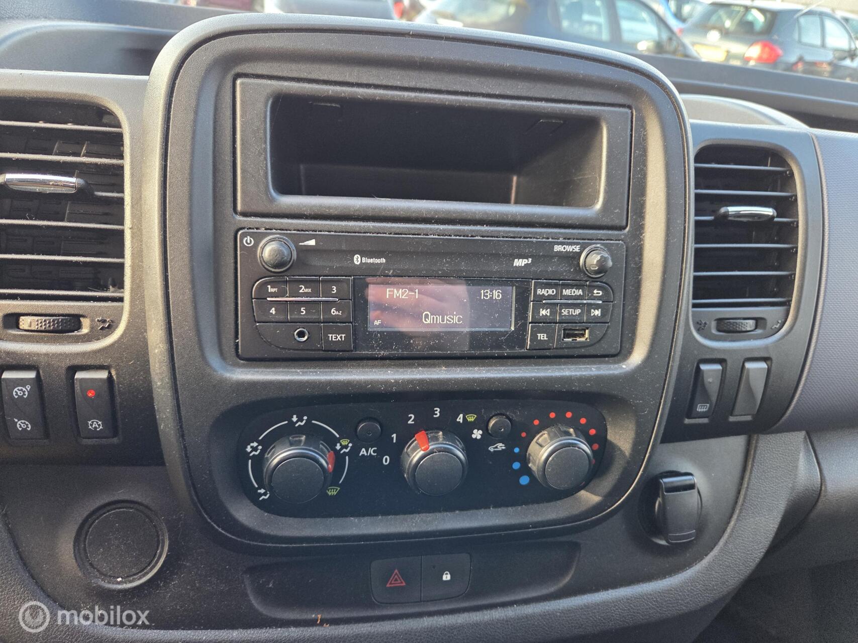 Foto van Opel Vivaro-b