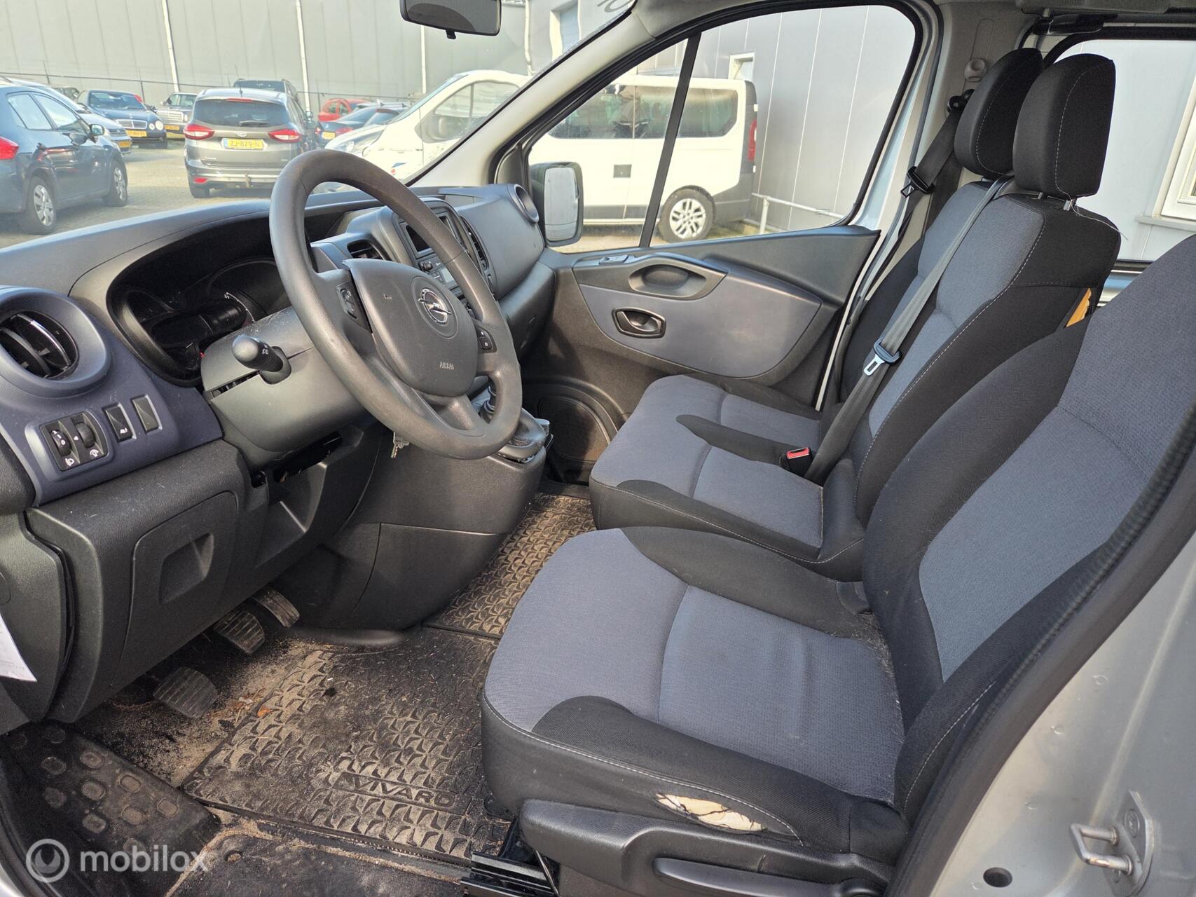 Foto van Opel Vivaro-b