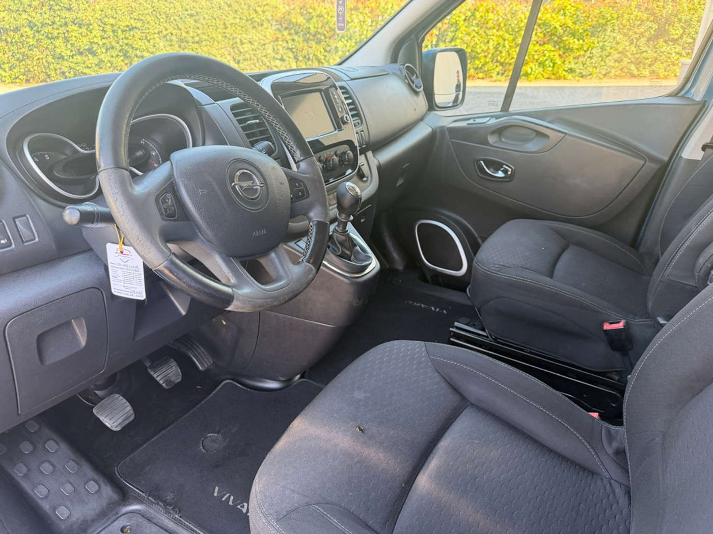 Foto van Opel Vivaro-b