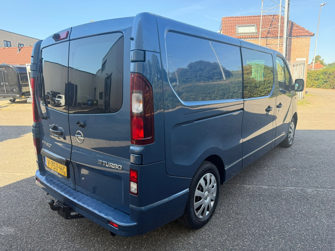 Foto van Opel Vivaro-b