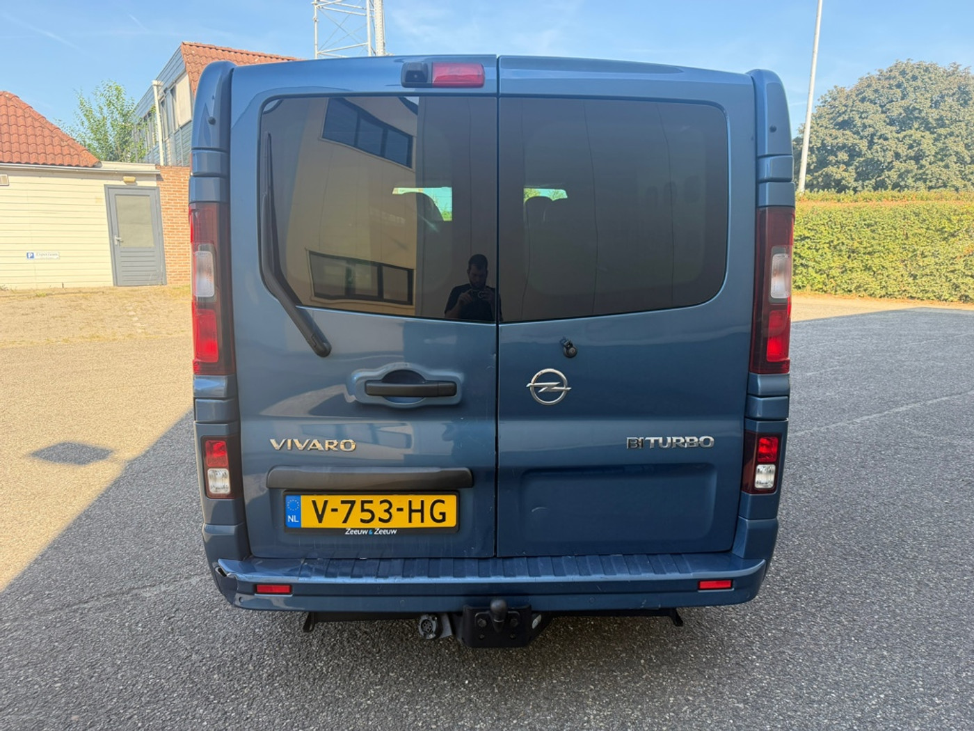 Foto van Opel Vivaro-b