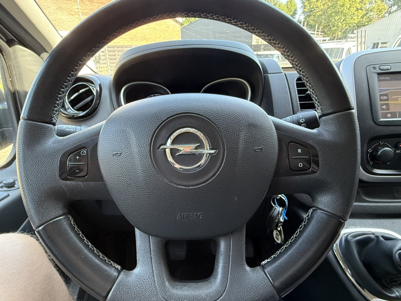 Foto van Opel Vivaro-b