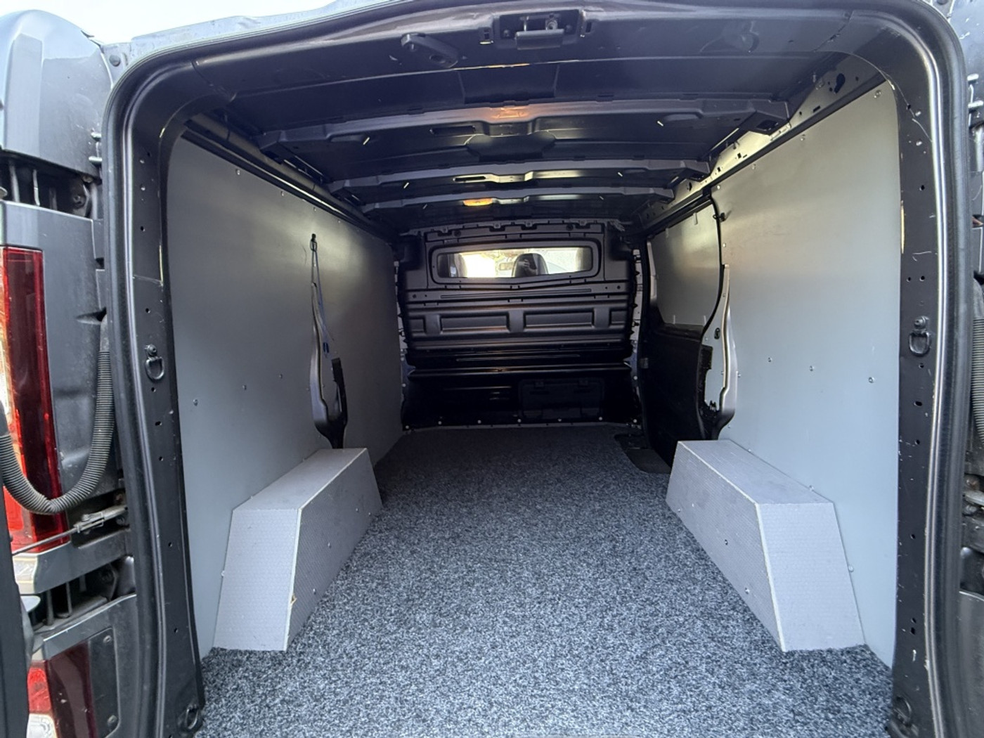 Foto van Opel Vivaro-b