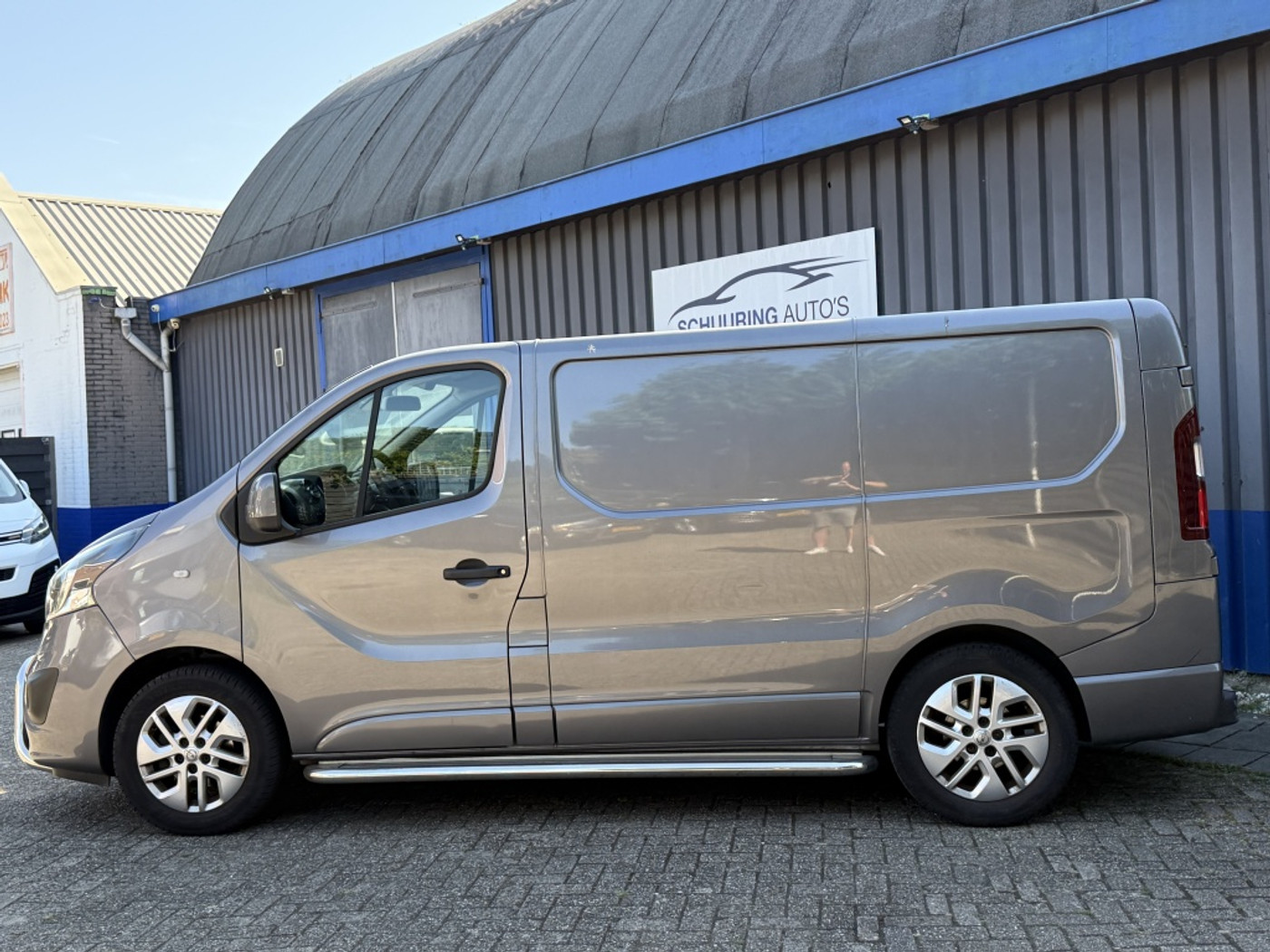 Foto van Opel Vivaro-b
