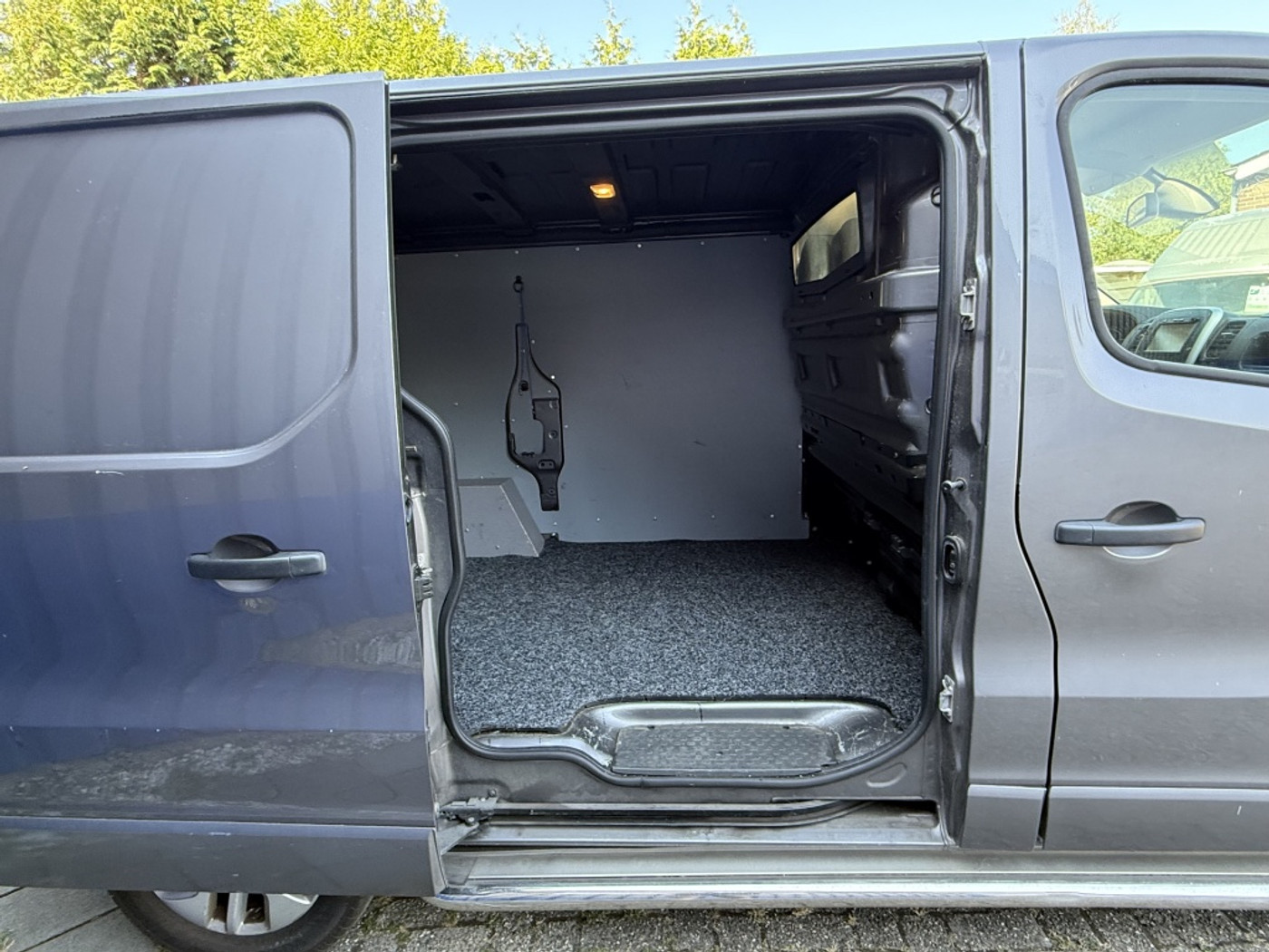 Foto van Opel Vivaro-b