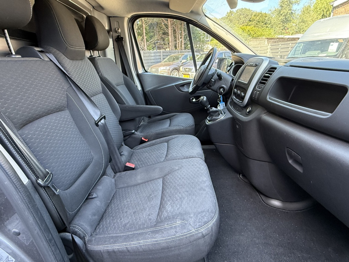 Foto van Opel Vivaro-b