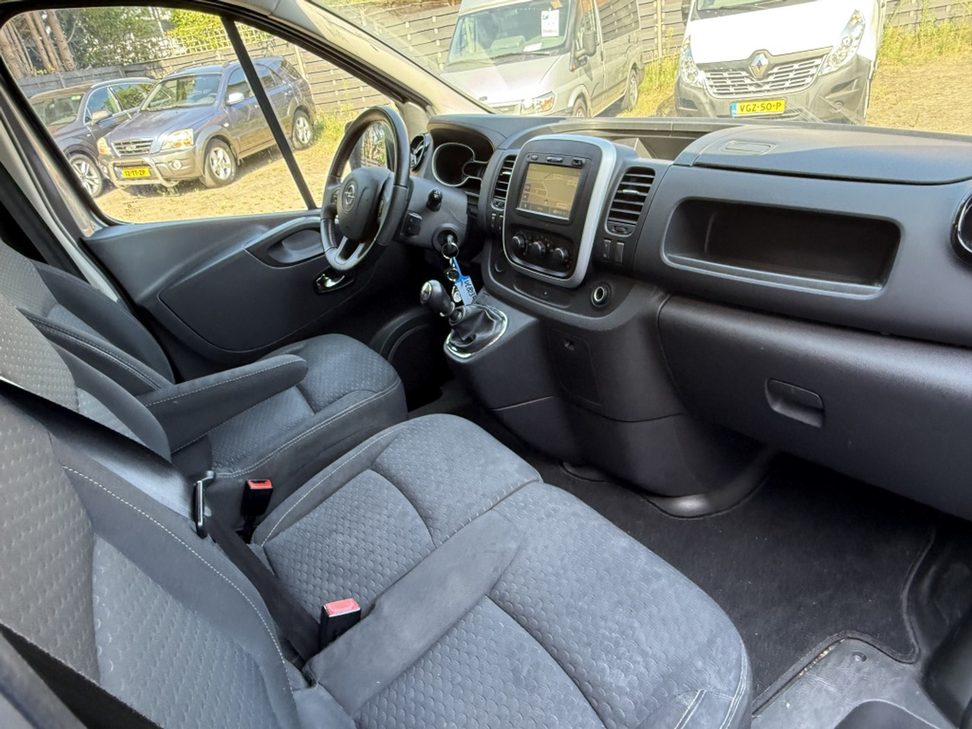 Foto van Opel Vivaro-b