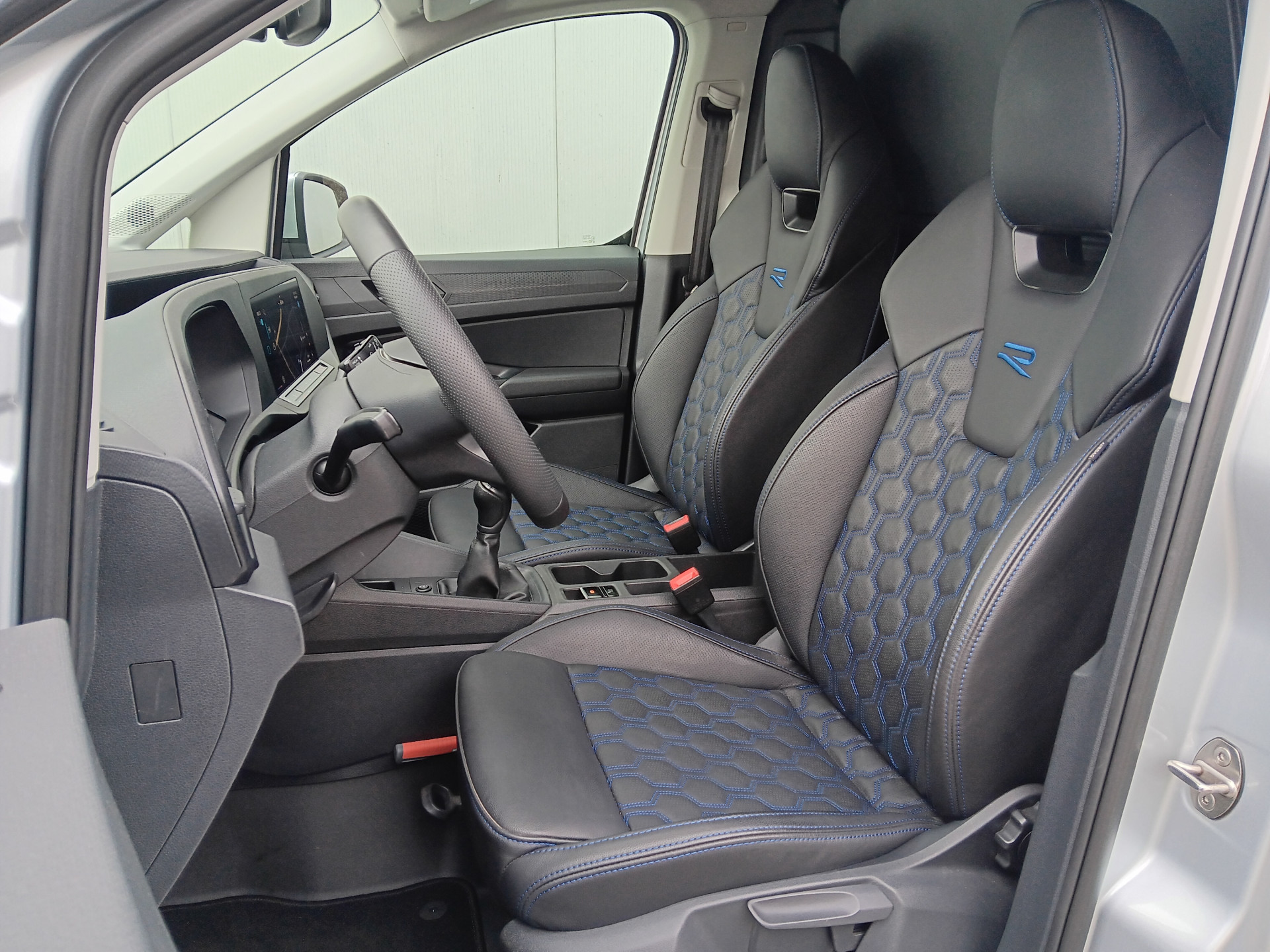 Foto van Volkswagen Caddy Modified Partition Wall