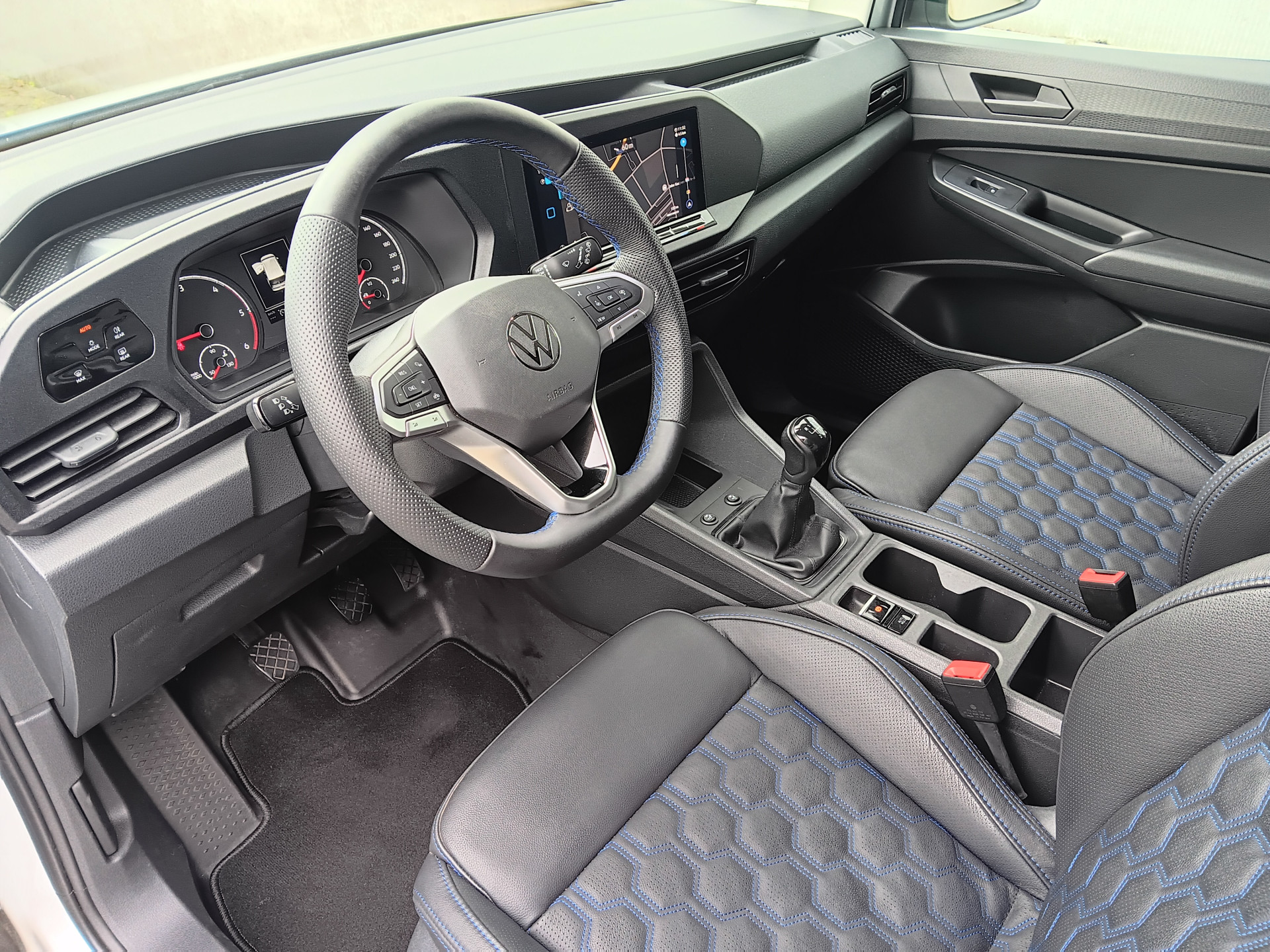 Foto van Volkswagen Caddy Modified Partition Wall