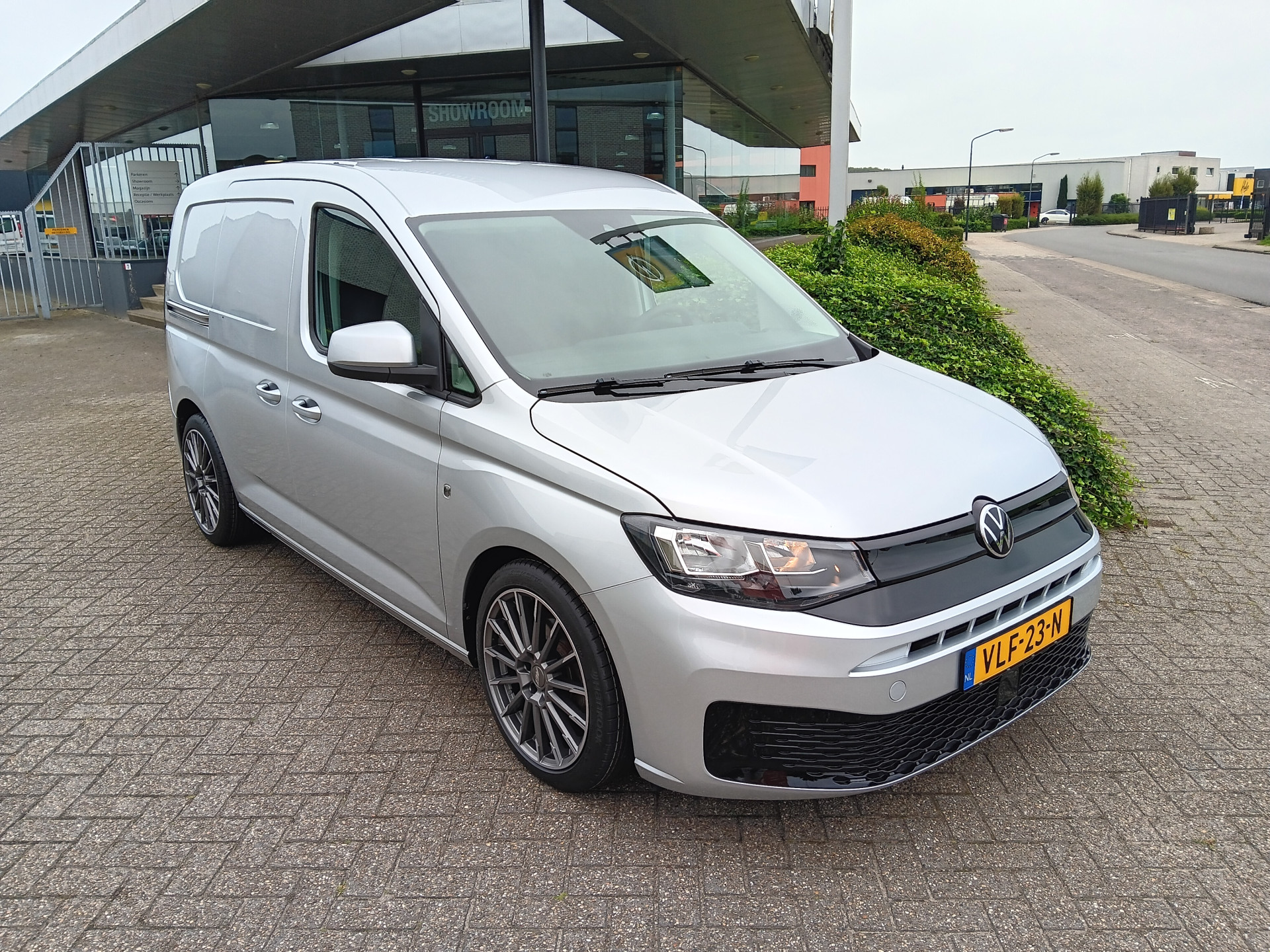 Foto van Volkswagen Caddy Modified Partition Wall